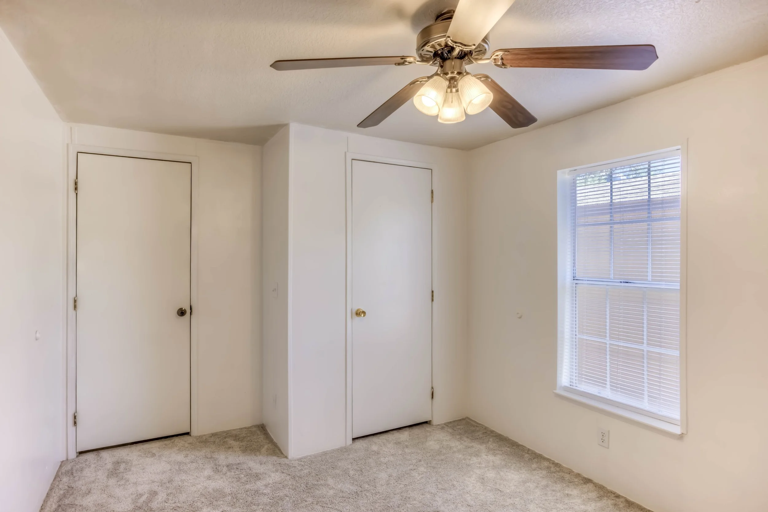 23 Bedroom 1 photo b.jpg