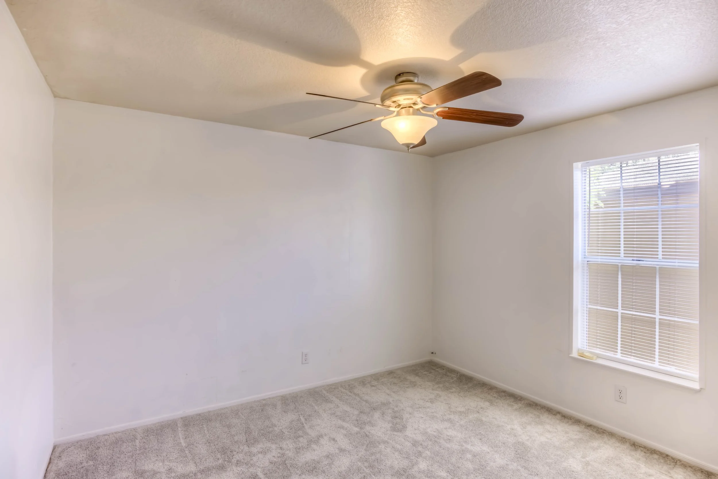 25 Bedroom 2 photo a.jpg