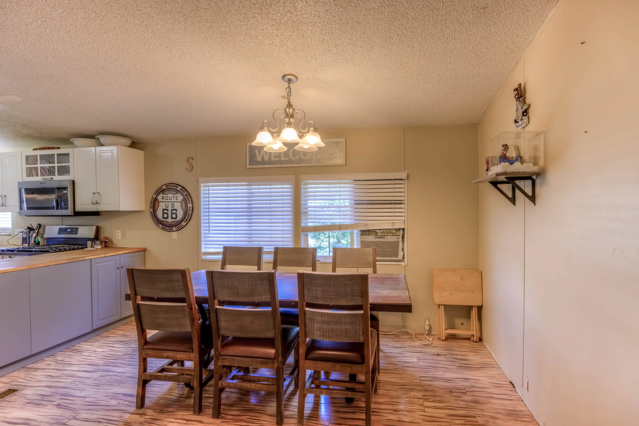 14 Dining photo b.jpg