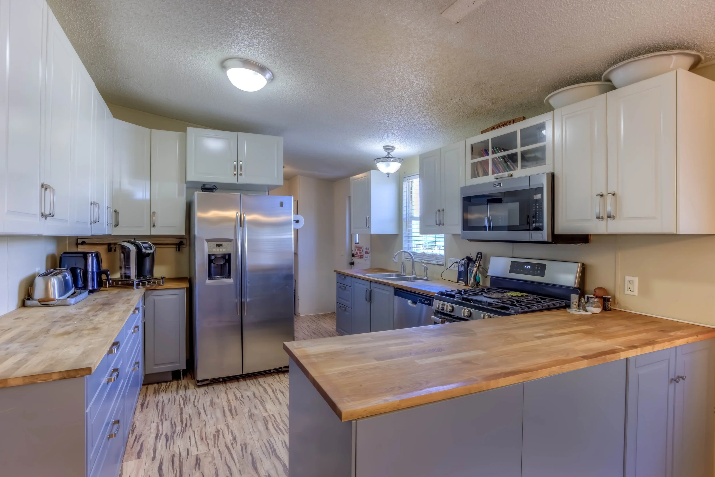 16 Kitchen photo a.jpg