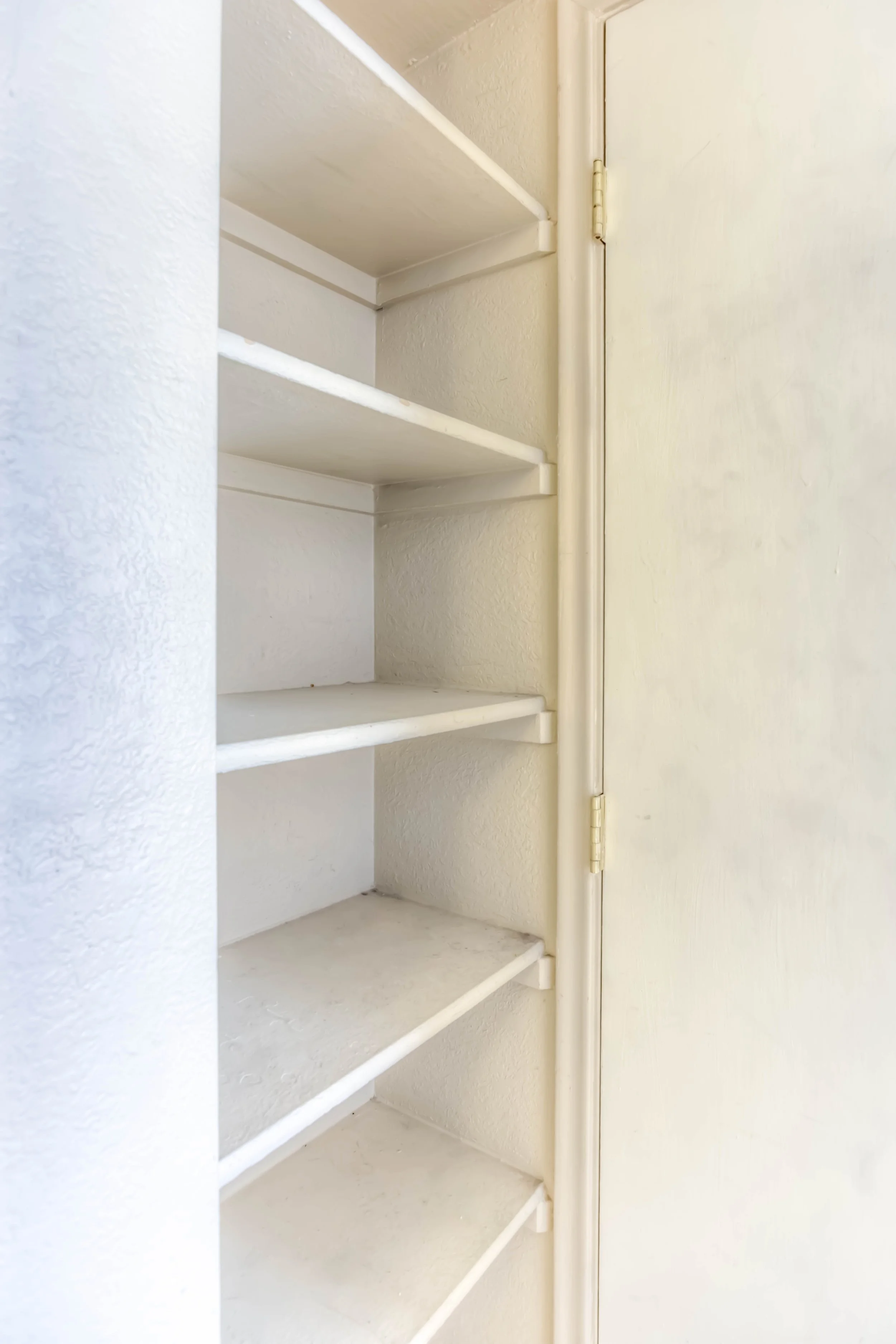 18 Hall Linen Closet.jpg