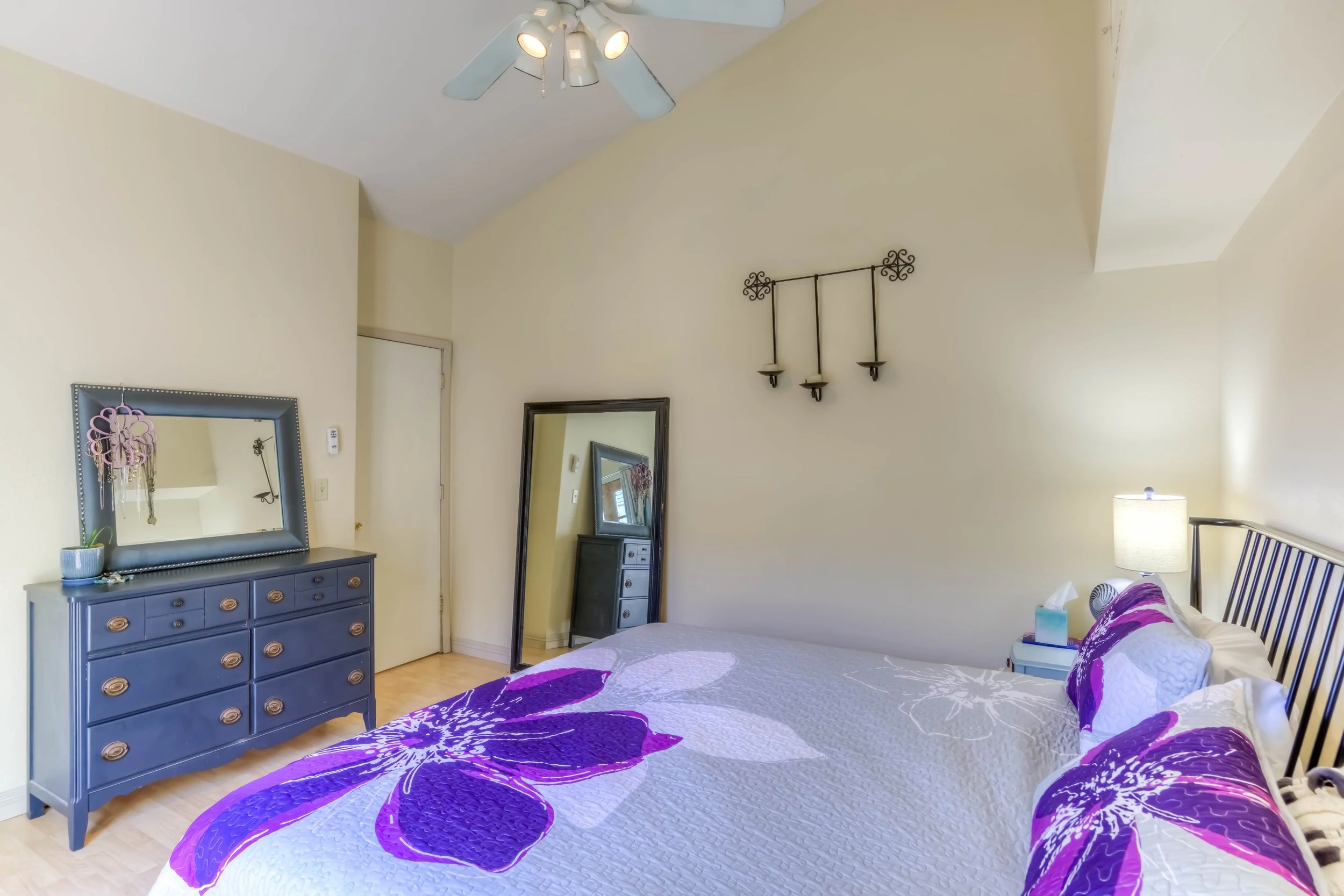 20 Main Bedroom photo b.jpg