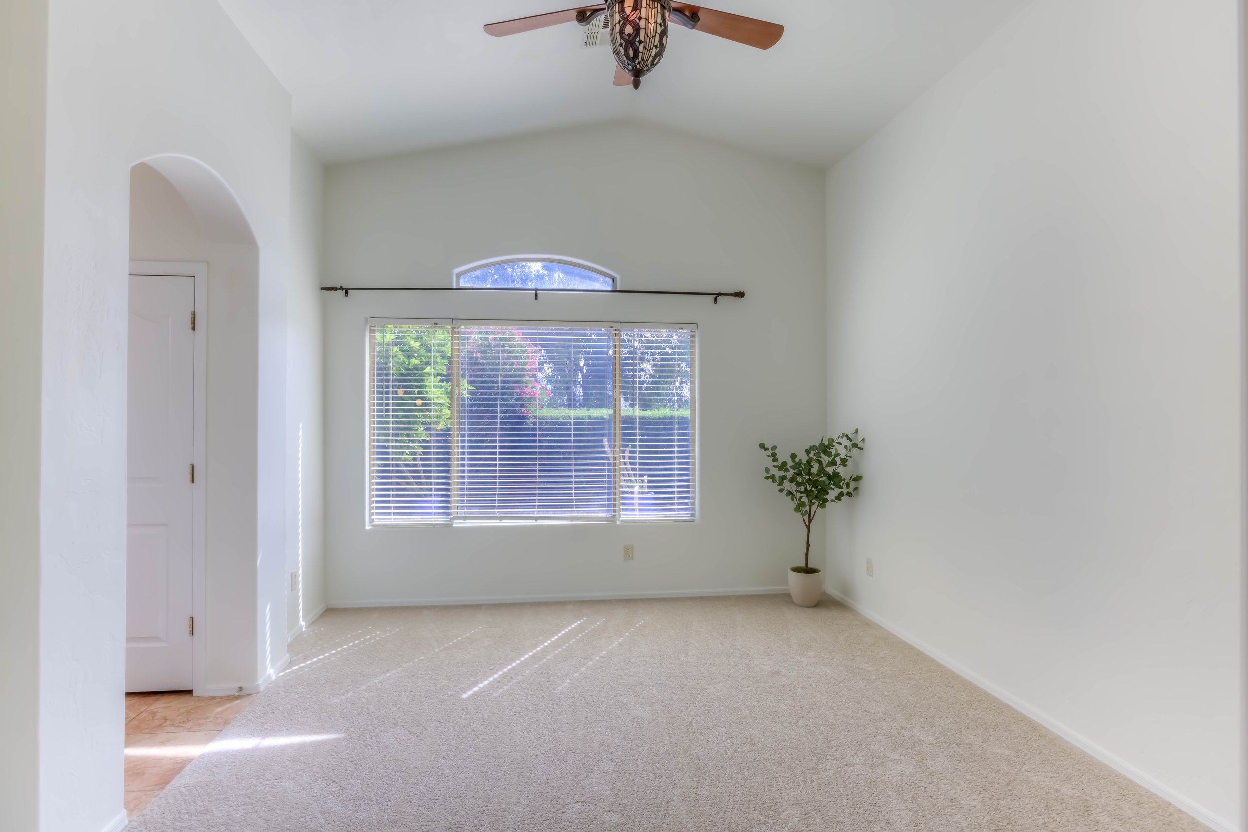 15 Main Bedroom photo a.jpg