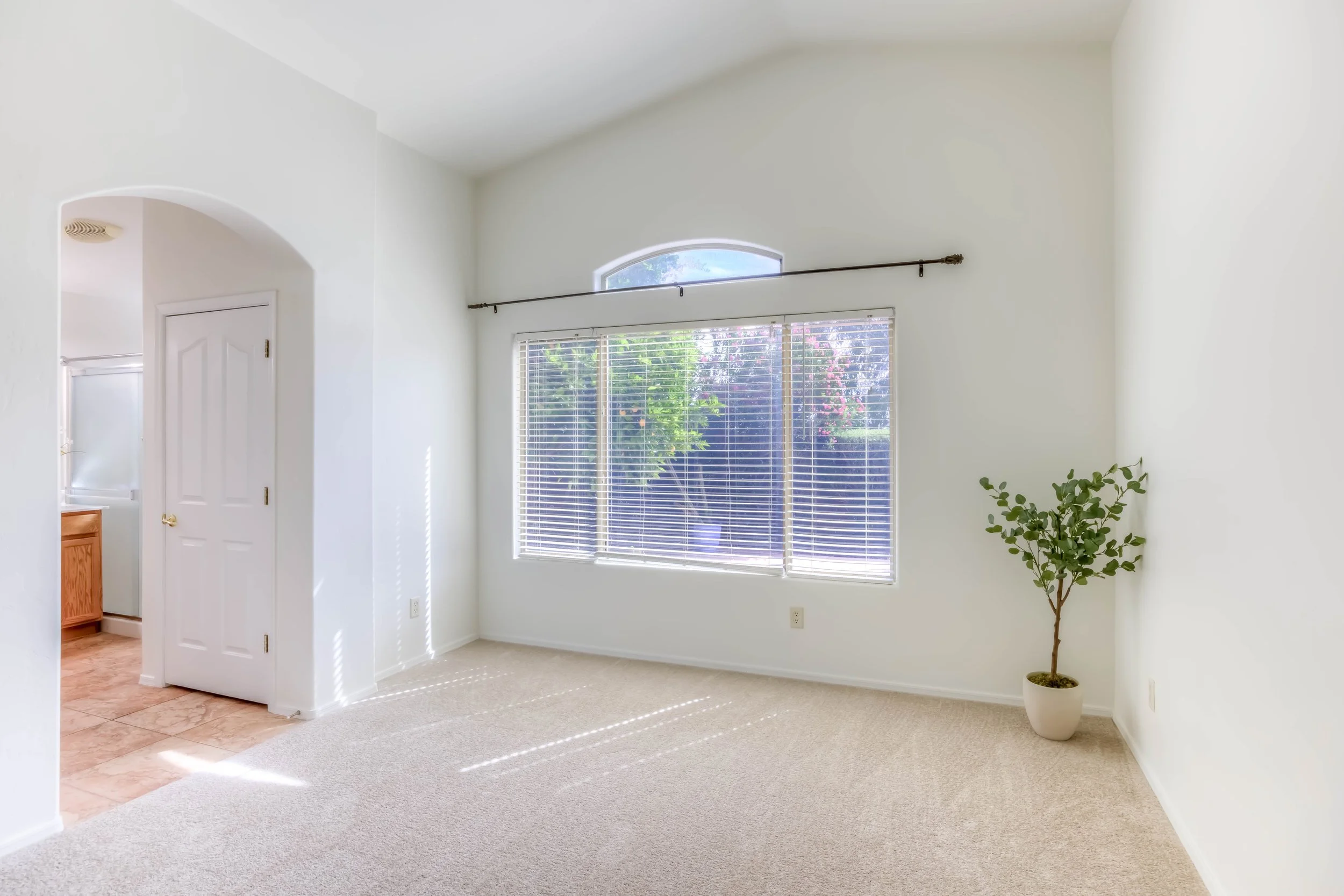 16 Main Bedroom photo b.jpg