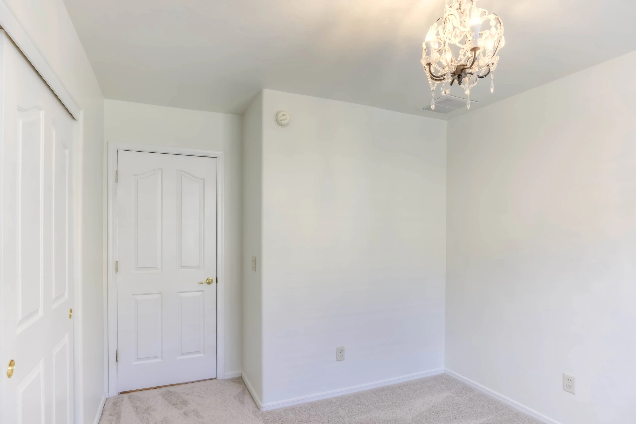 22 Bedroom 1 photo b.jpg