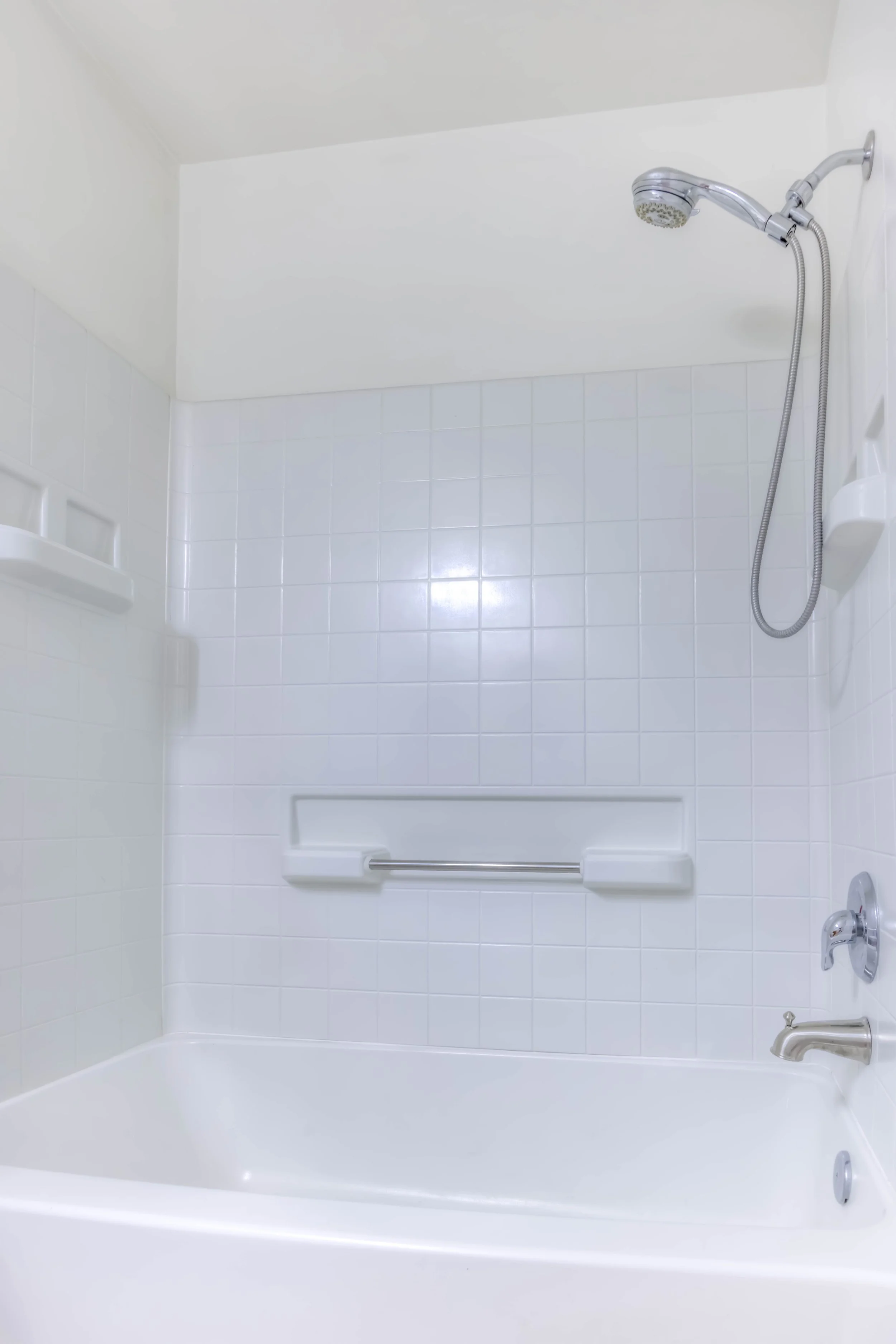 28 Bathroom photo b.jpg