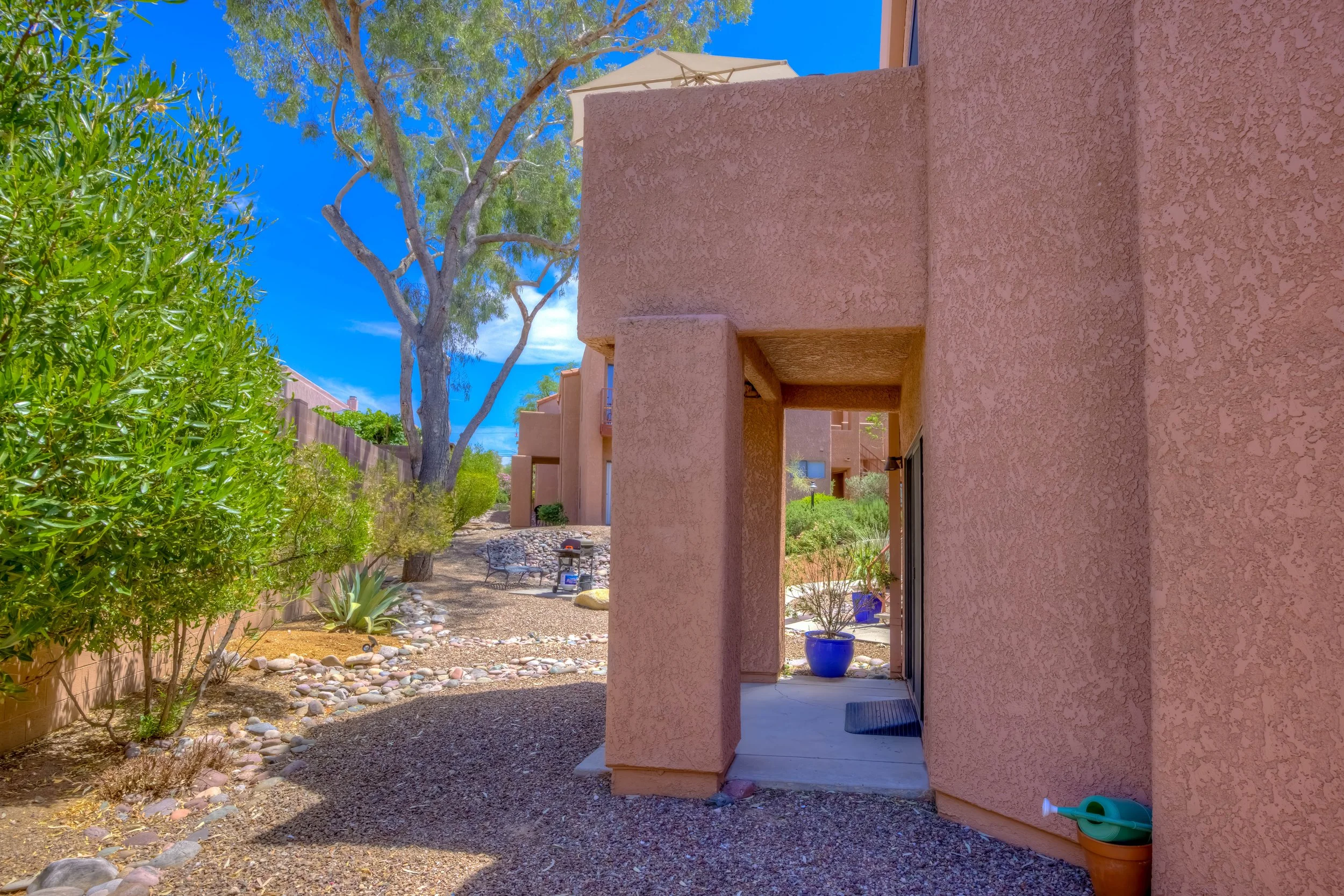 5 Exterior photo e.jpg