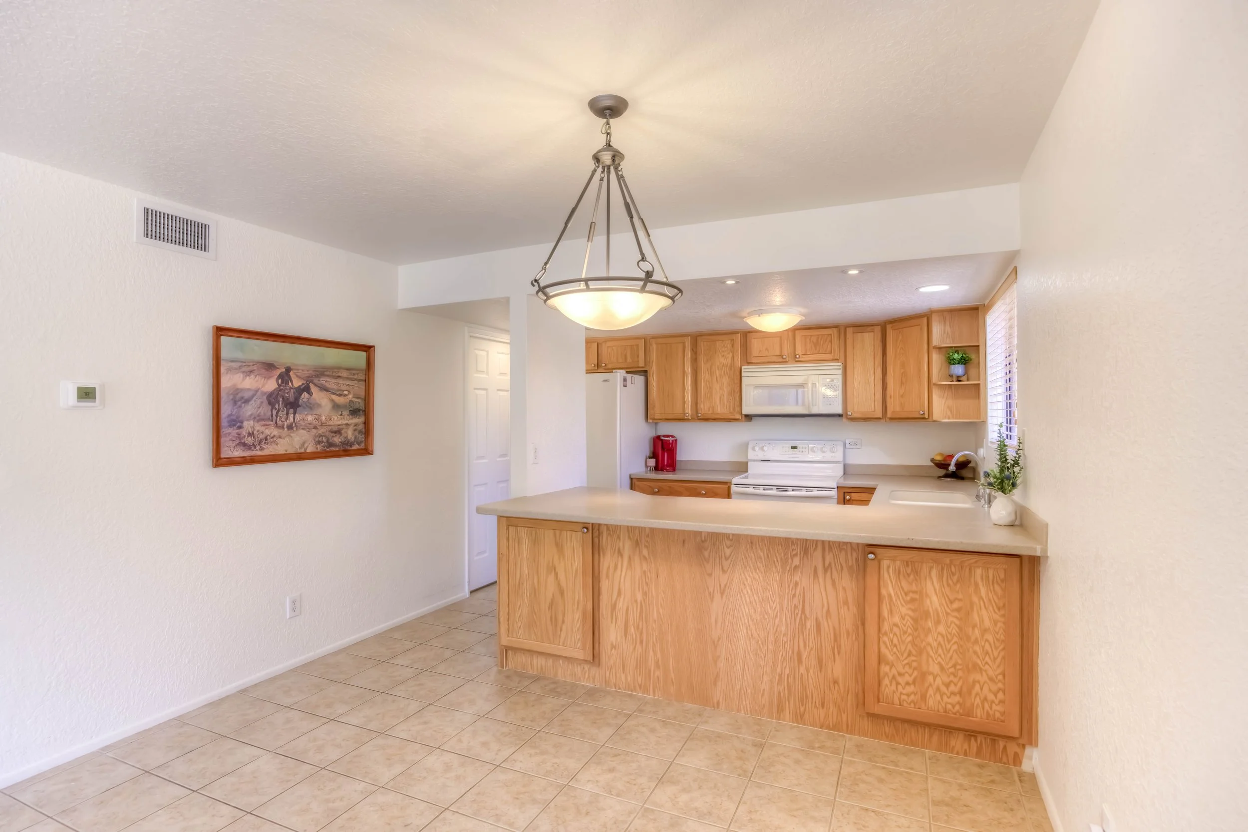 13 Dining photo b.jpg