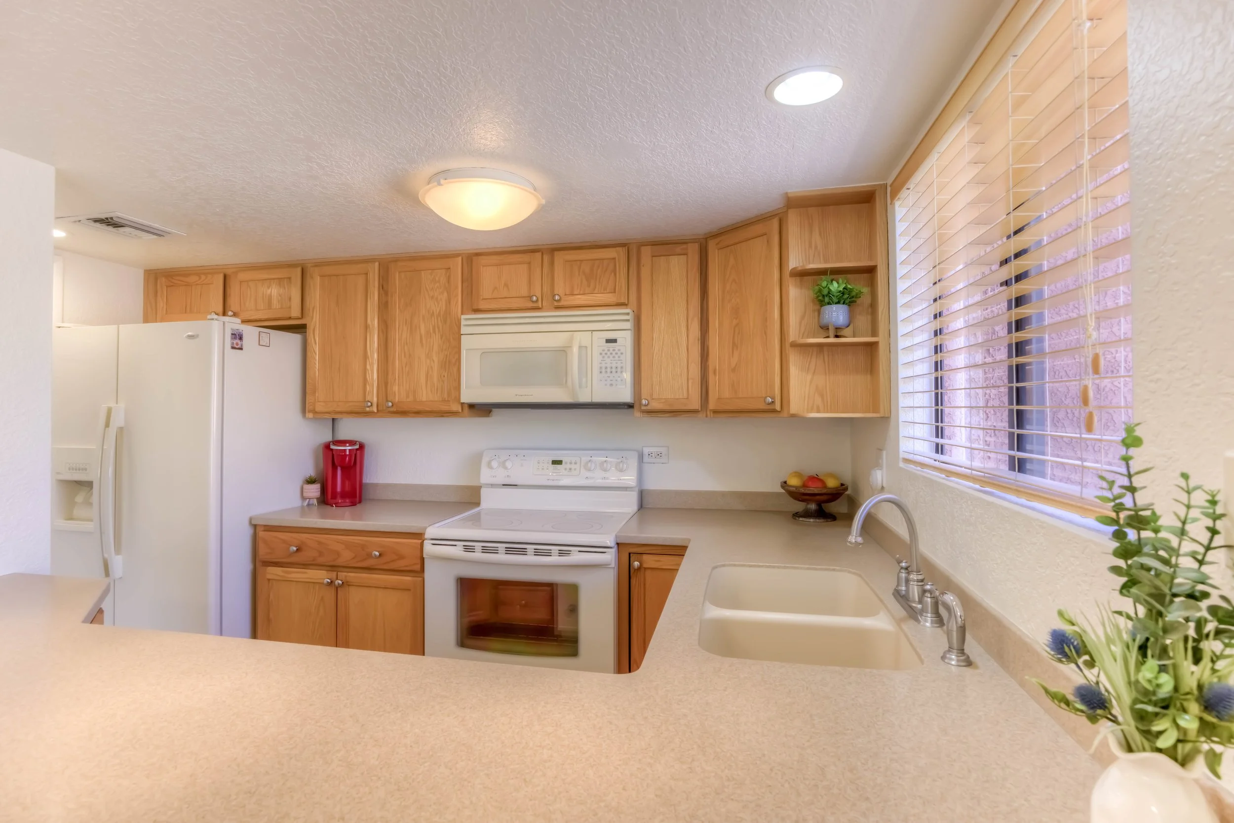 15 Kitchen photo b.jpg