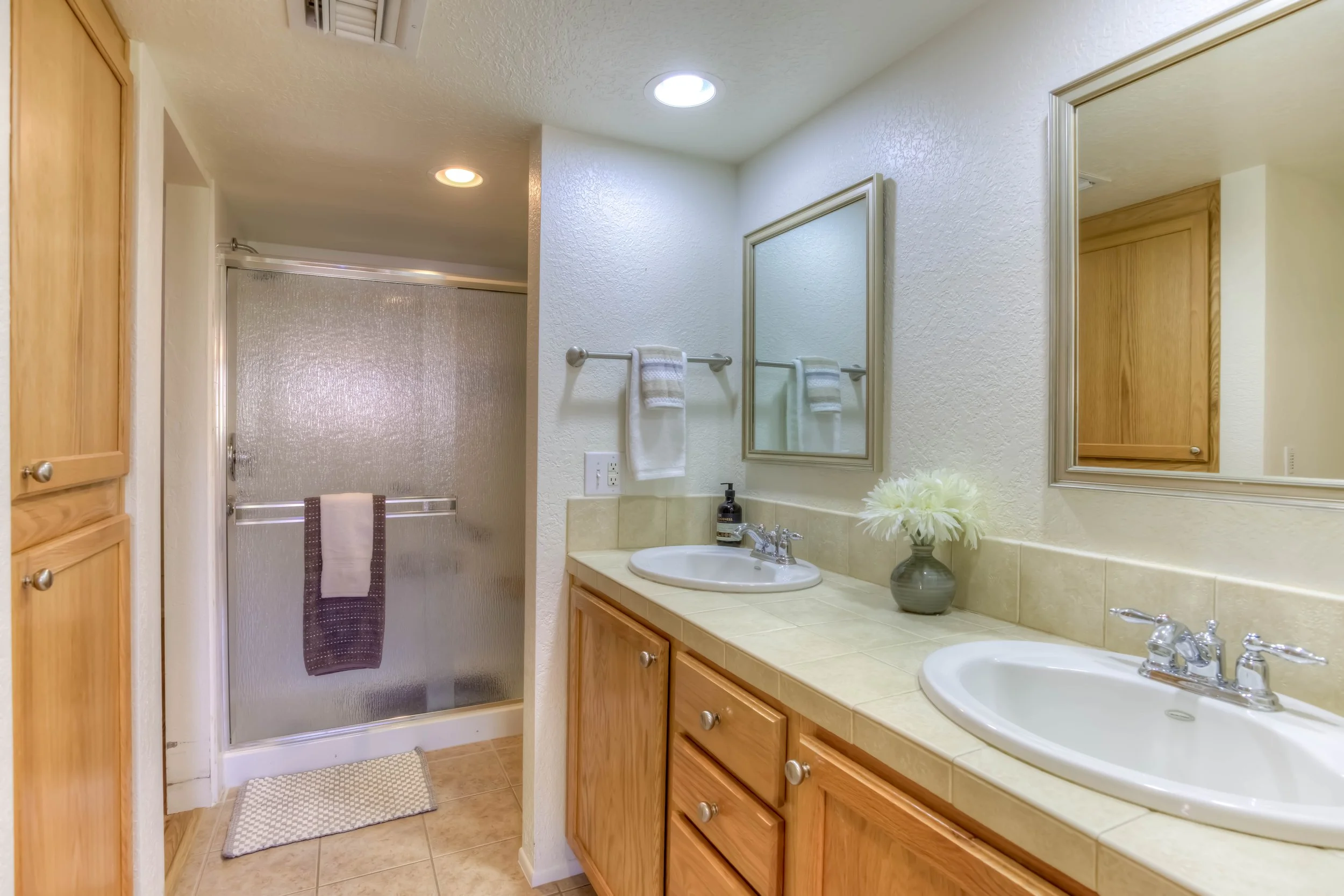 18 Bathroom photo a.jpg