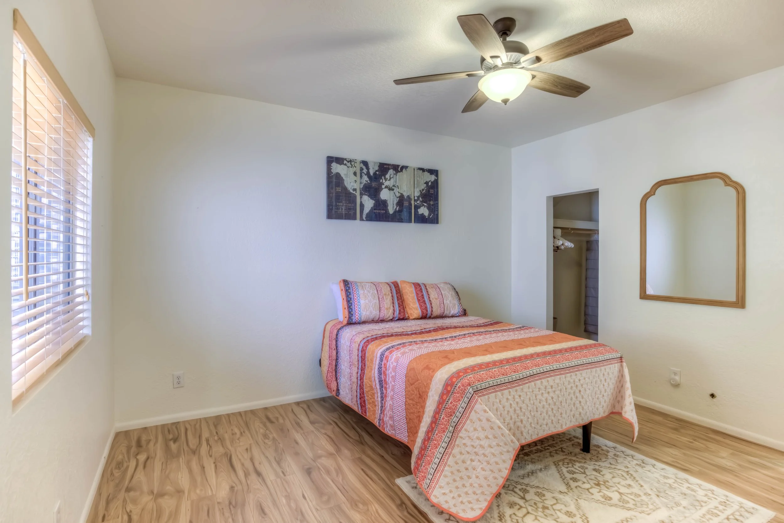 20 Bedroom photo a.jpg