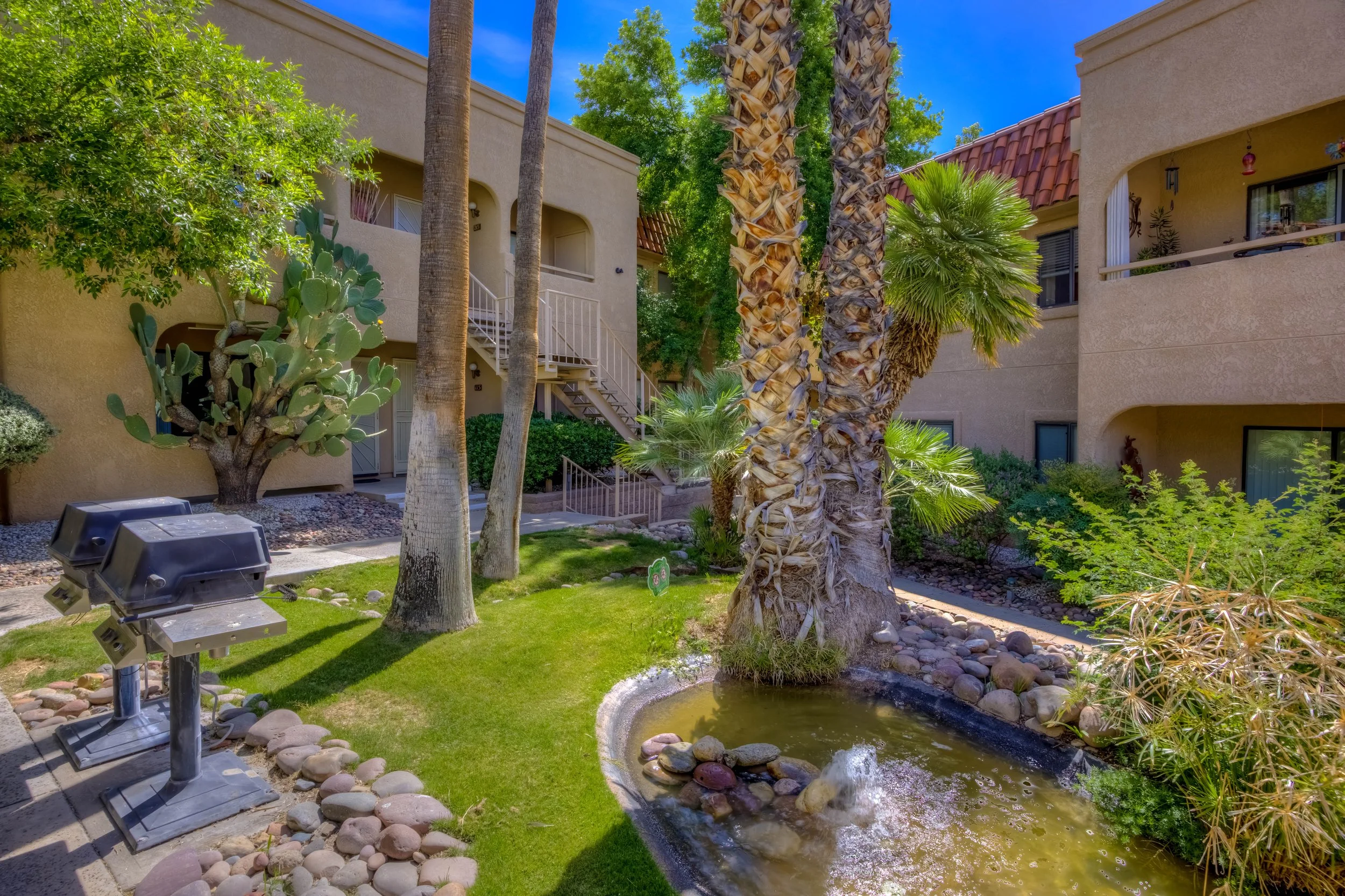 2 Exterior photo b.jpg