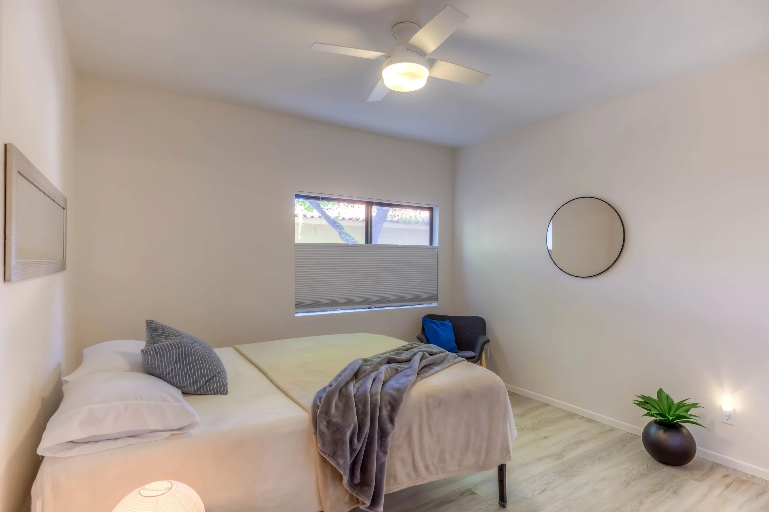 25 Bedroom photo a.jpg