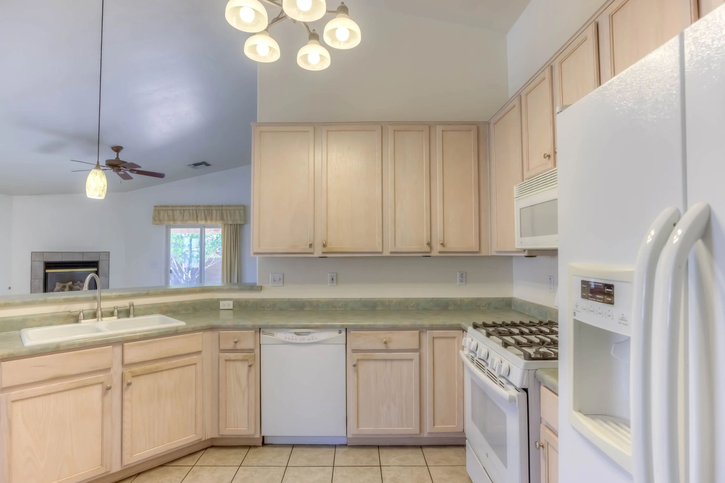 11 Kitchen photo b.jpg