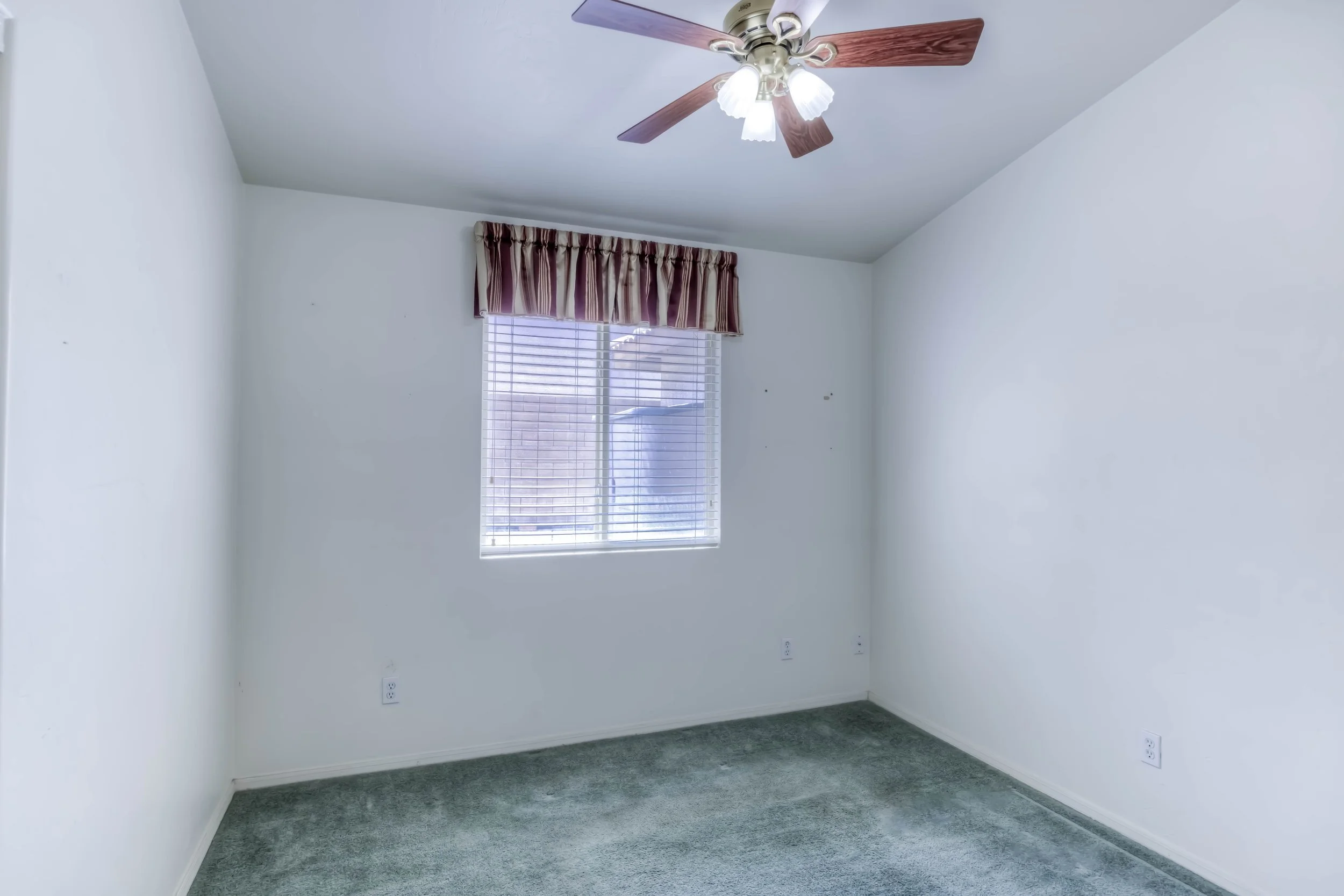 16 Bedroom 1 photo a.jpg