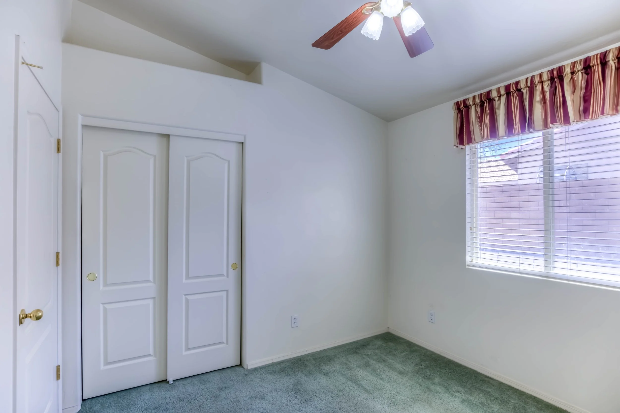 17 Bedroom 1 photo b.jpg