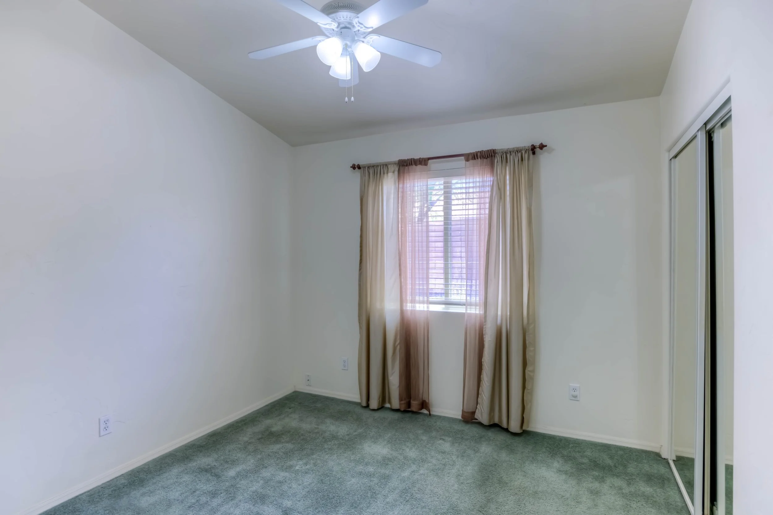 18 Bedroom 2 photo a.jpg