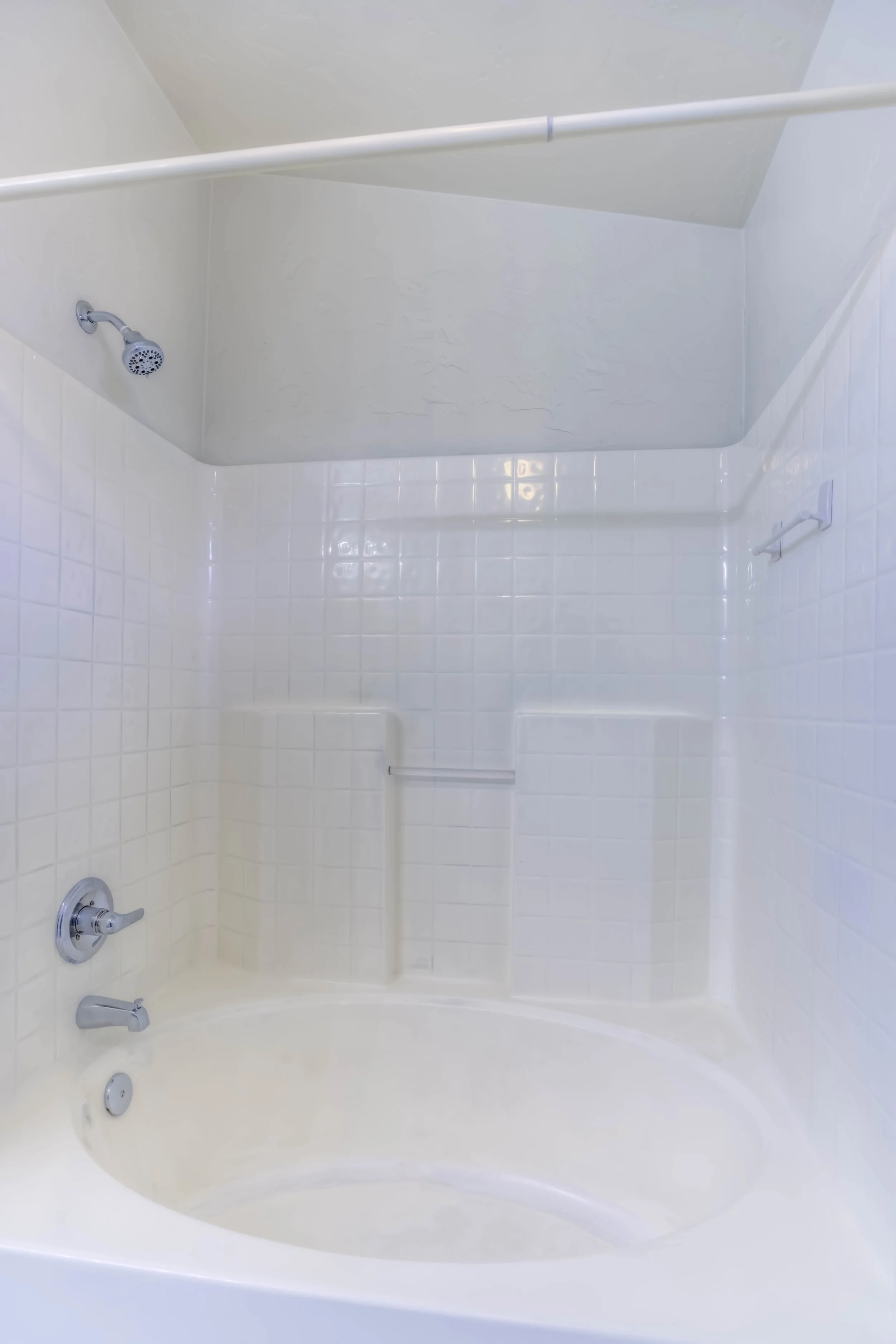 21 Main Bathroom photo b.jpg