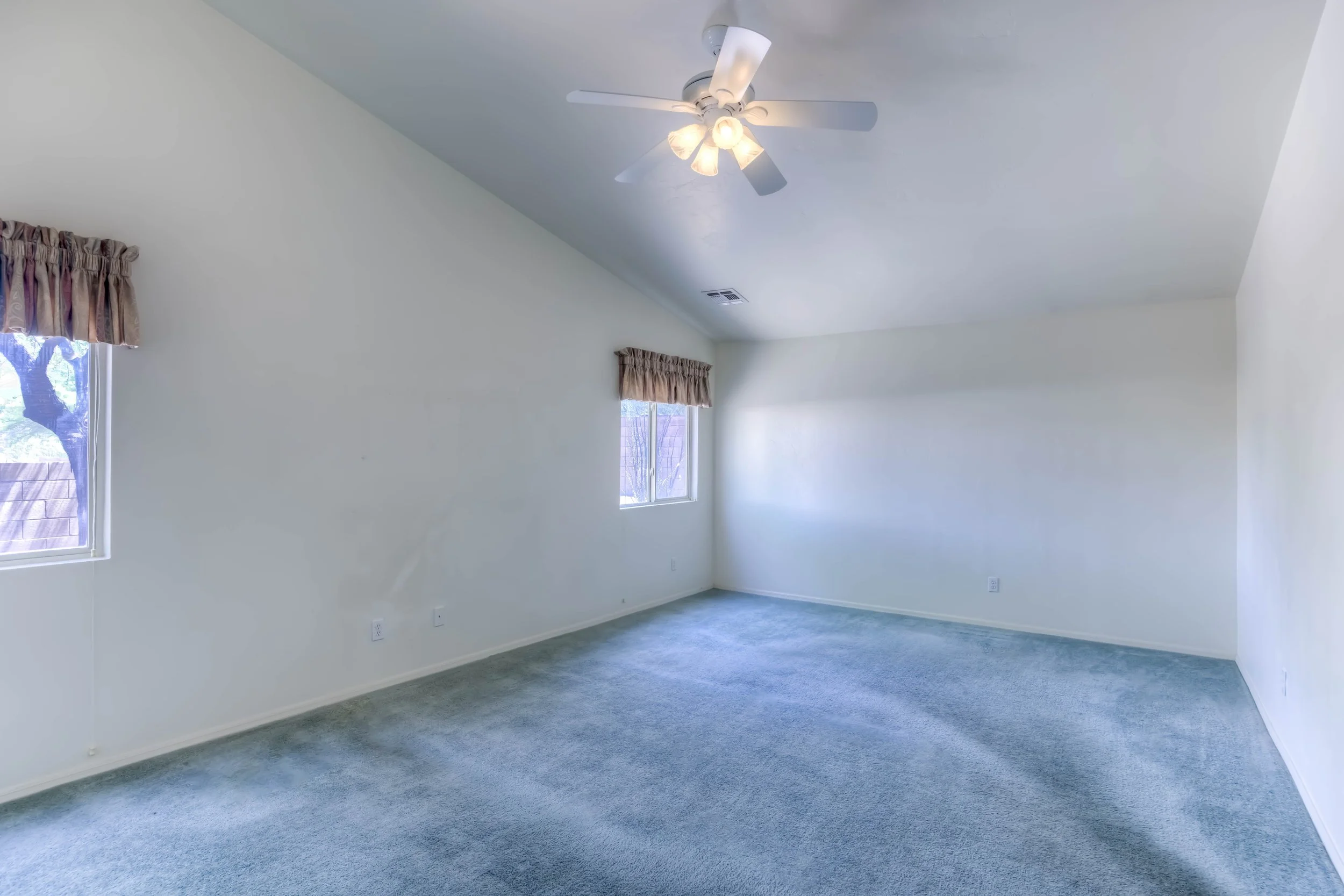 24 Main Bedroom photo b.jpg