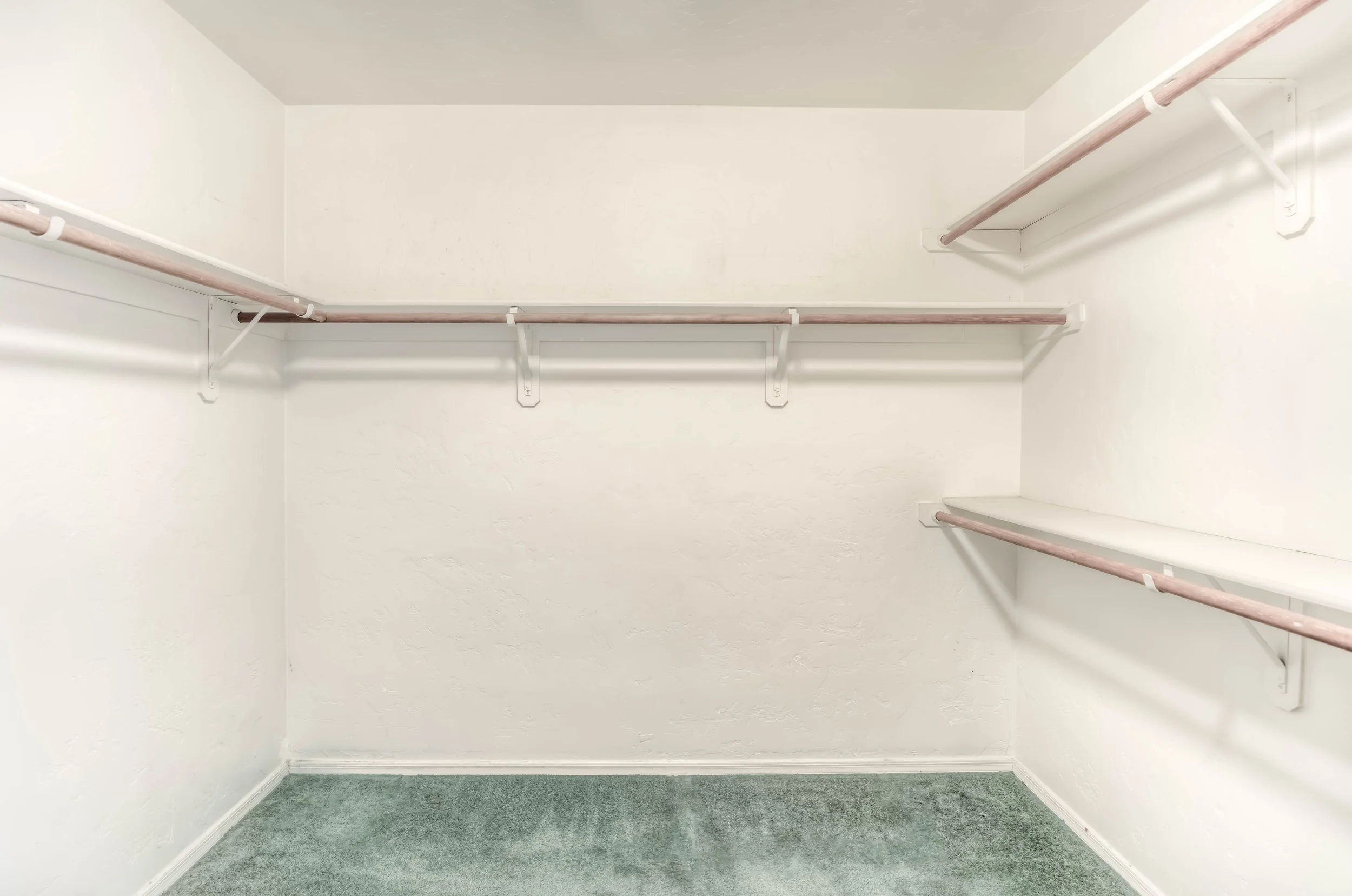 25 Main Bedroom Closet.jpg