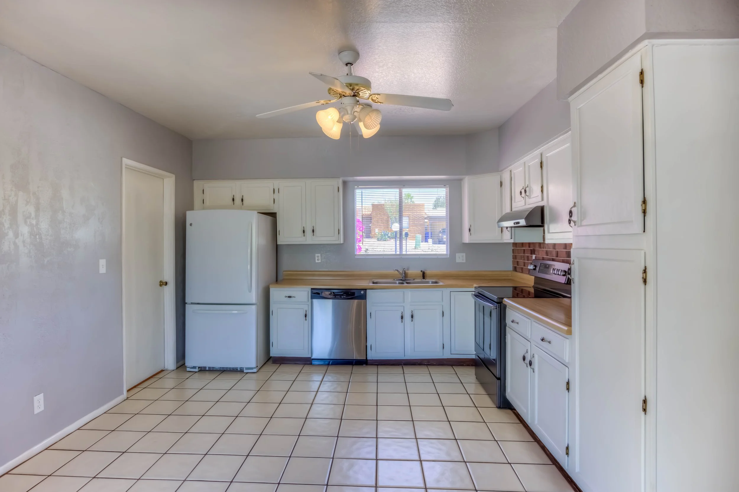 10 Kitchen photo a.jpg