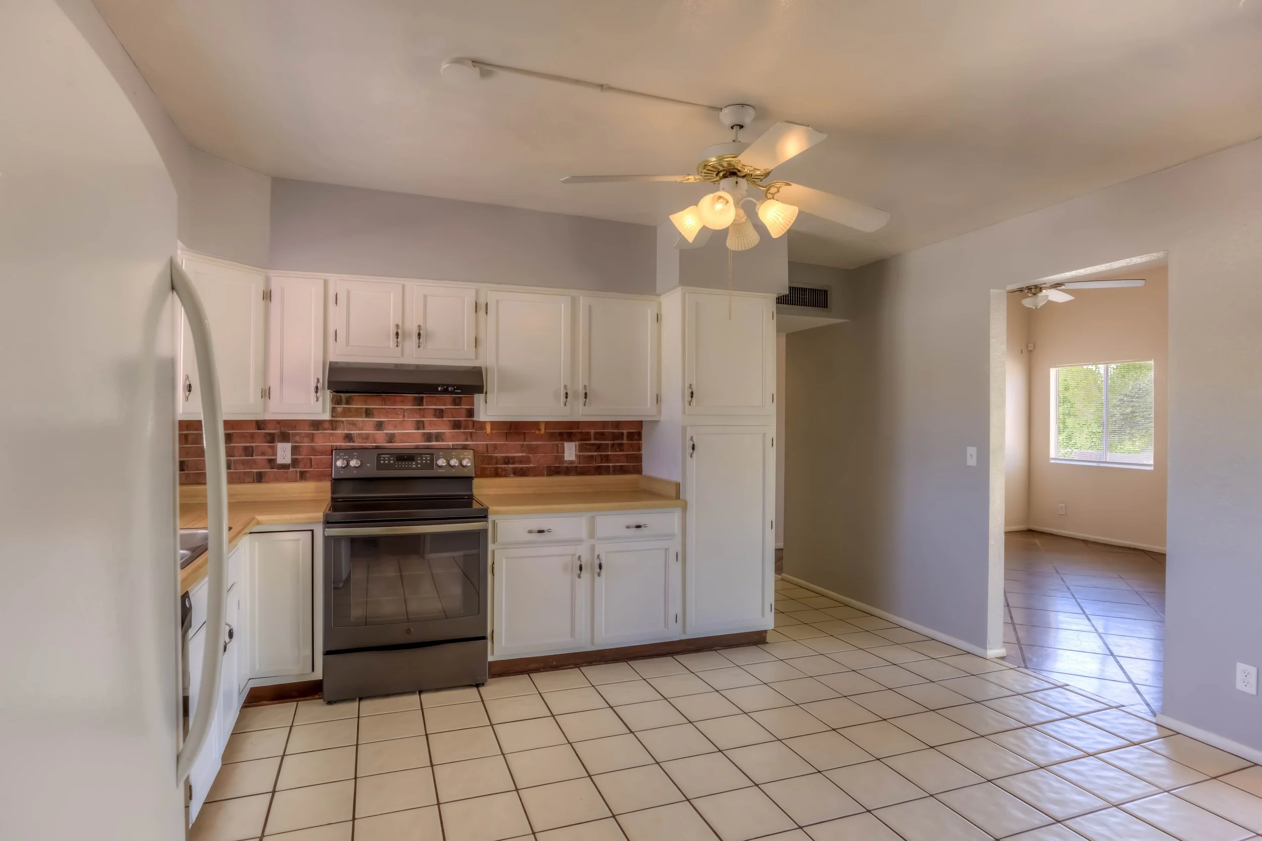 11 Kitchen photo b.jpg