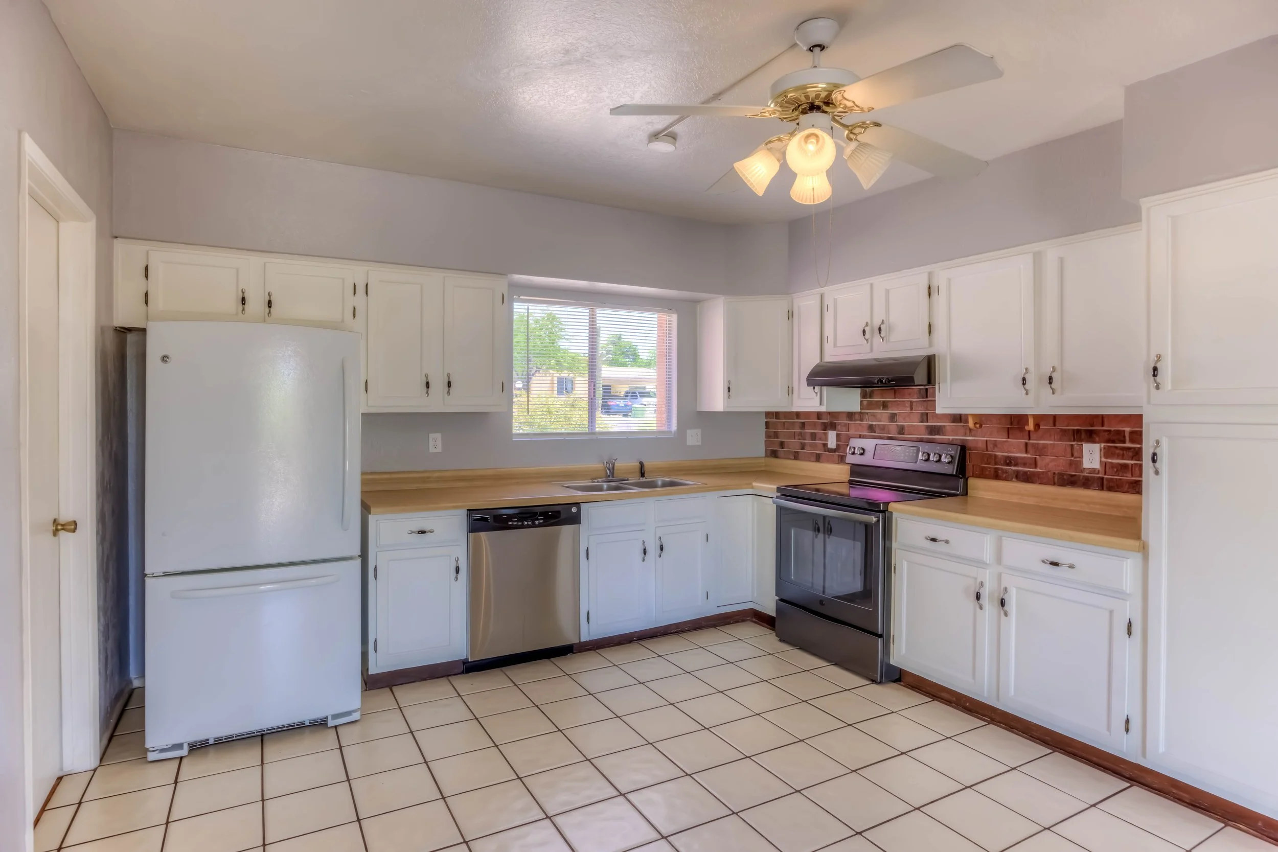 12 Kitchen photo c.jpg