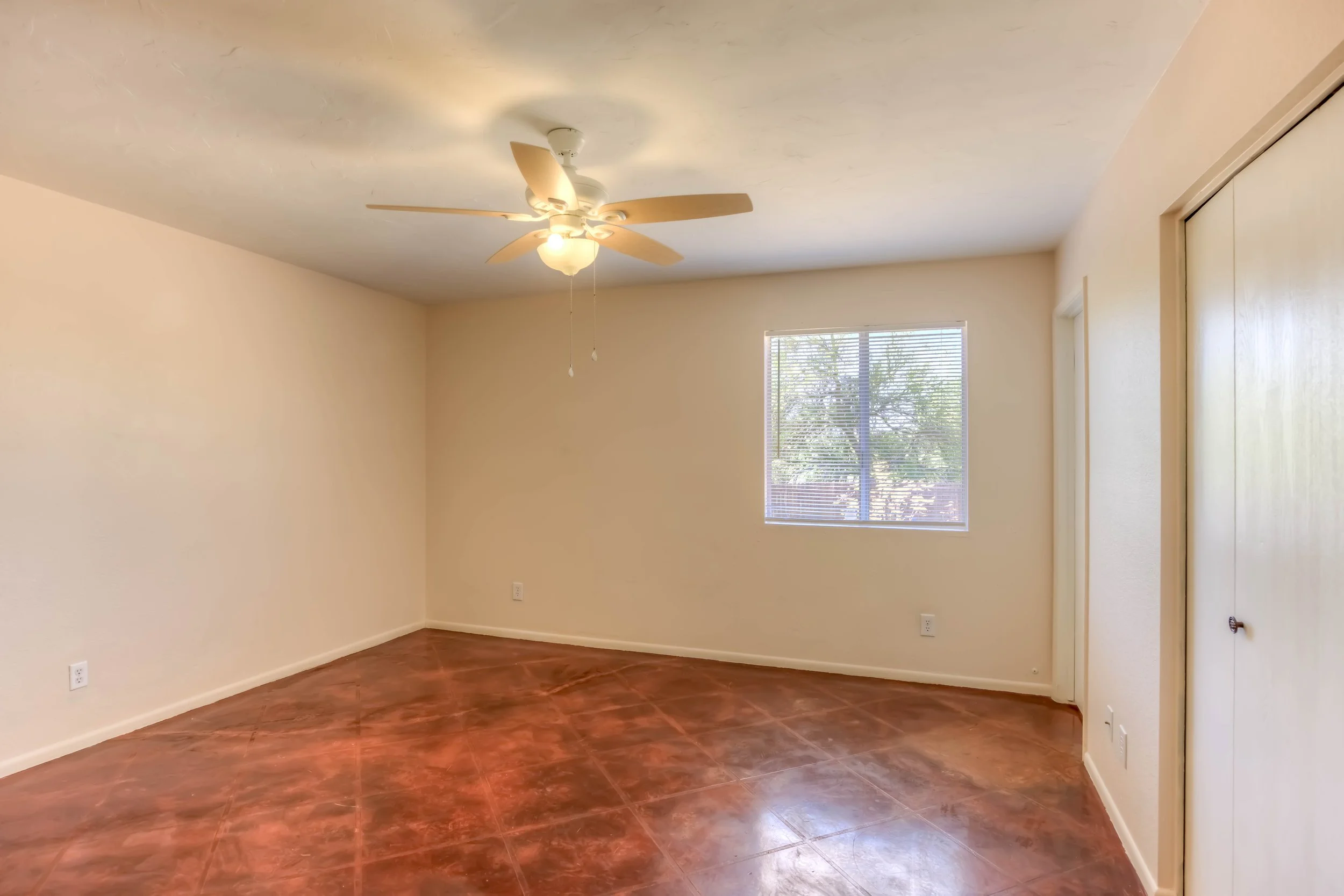 17 Main Bedroom photo a.jpg