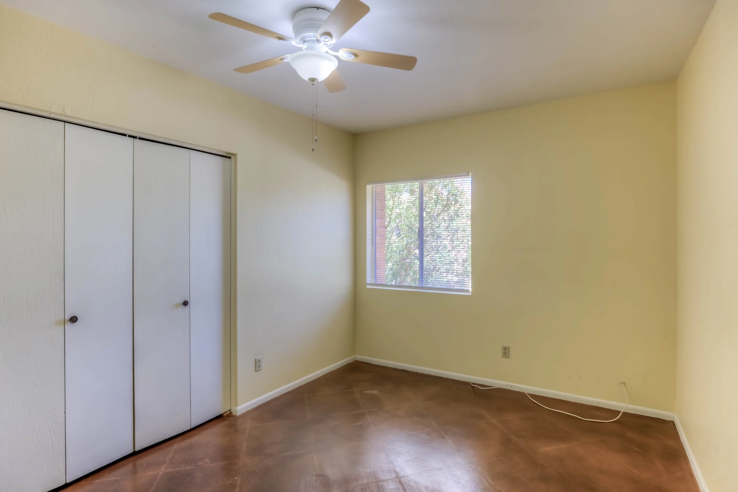 21 Bedroom 1 photo a.jpg