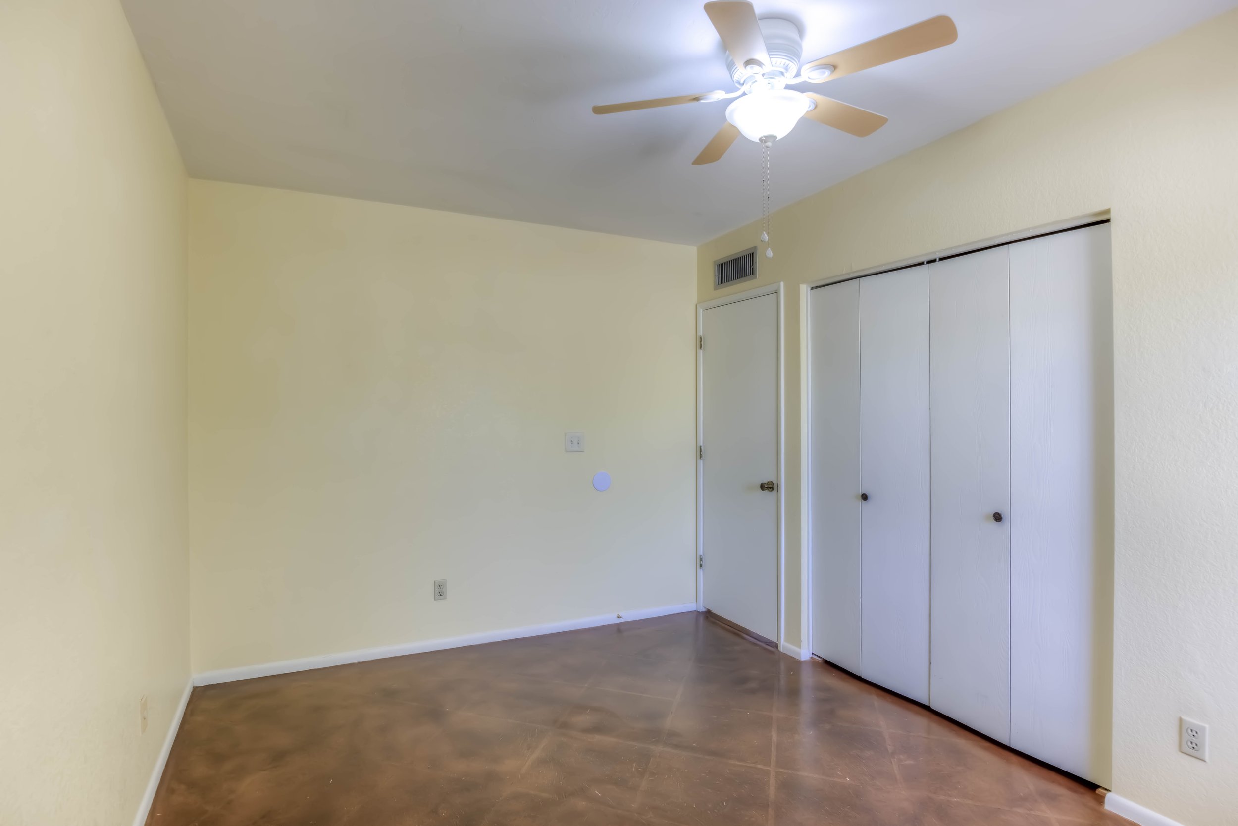 22 Bedroom 1 photo b.jpg