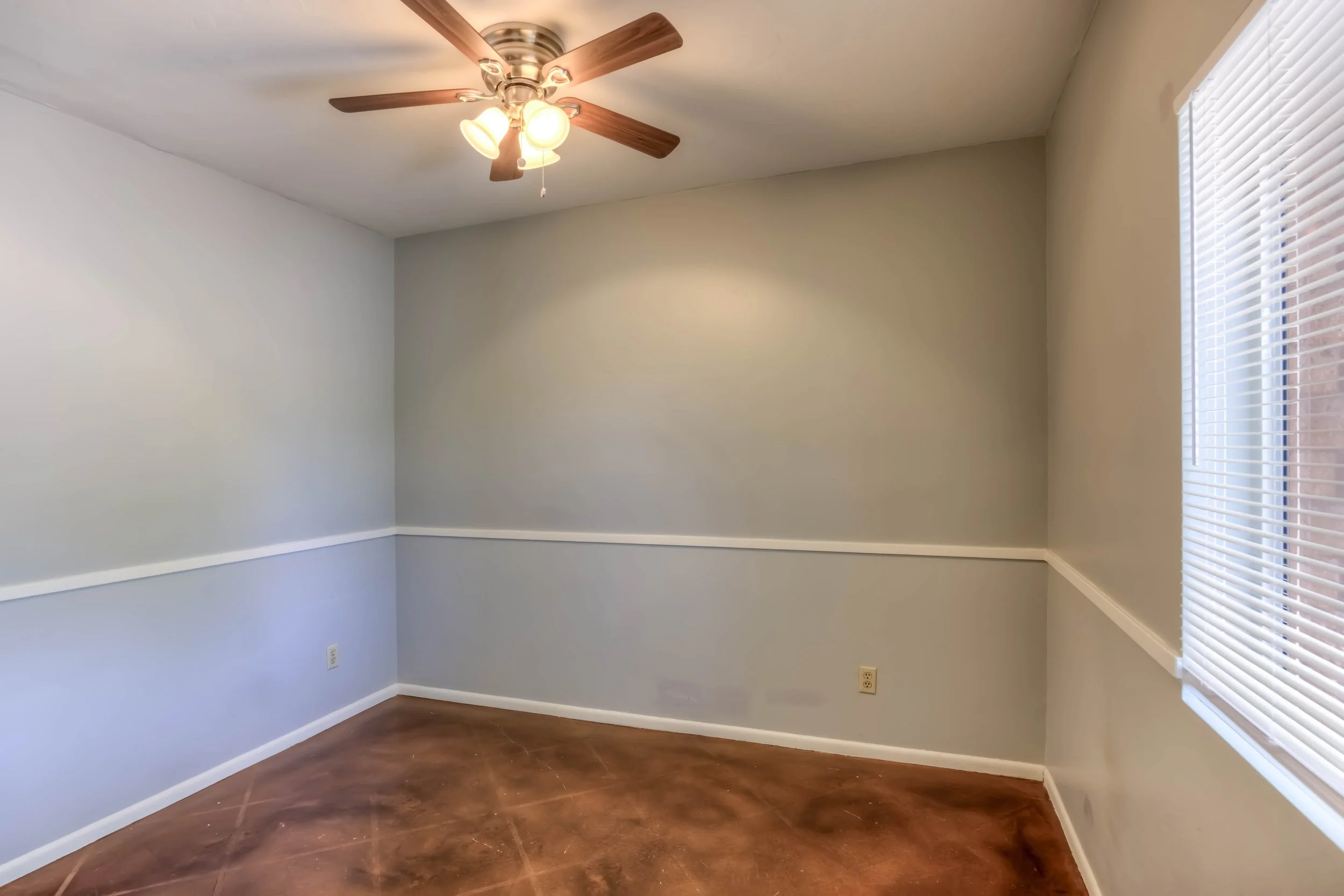 24 Bedroom 2 photo b.jpg