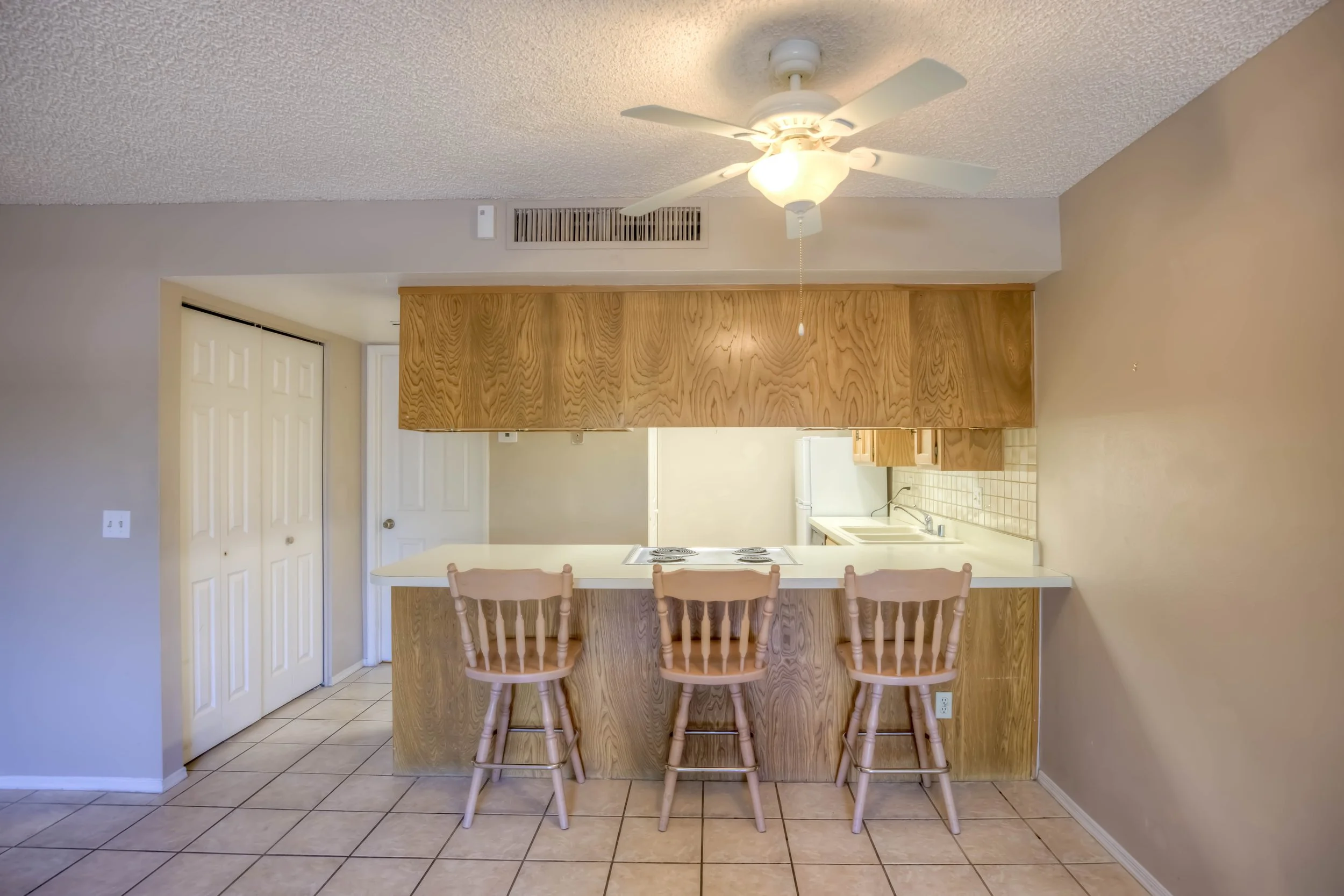 10 Kitchen photo a.jpg