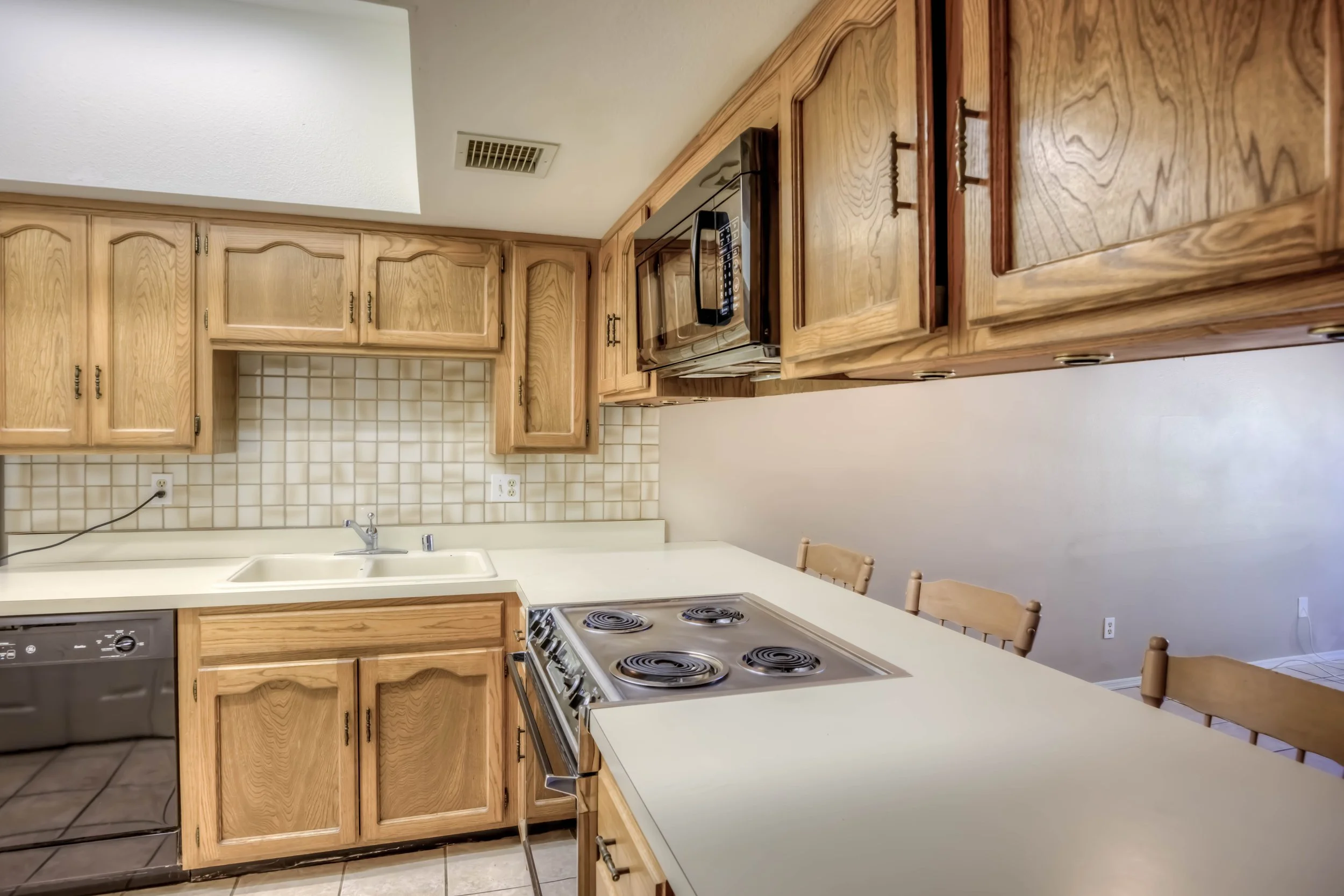 11 Kitchen photo b.jpg