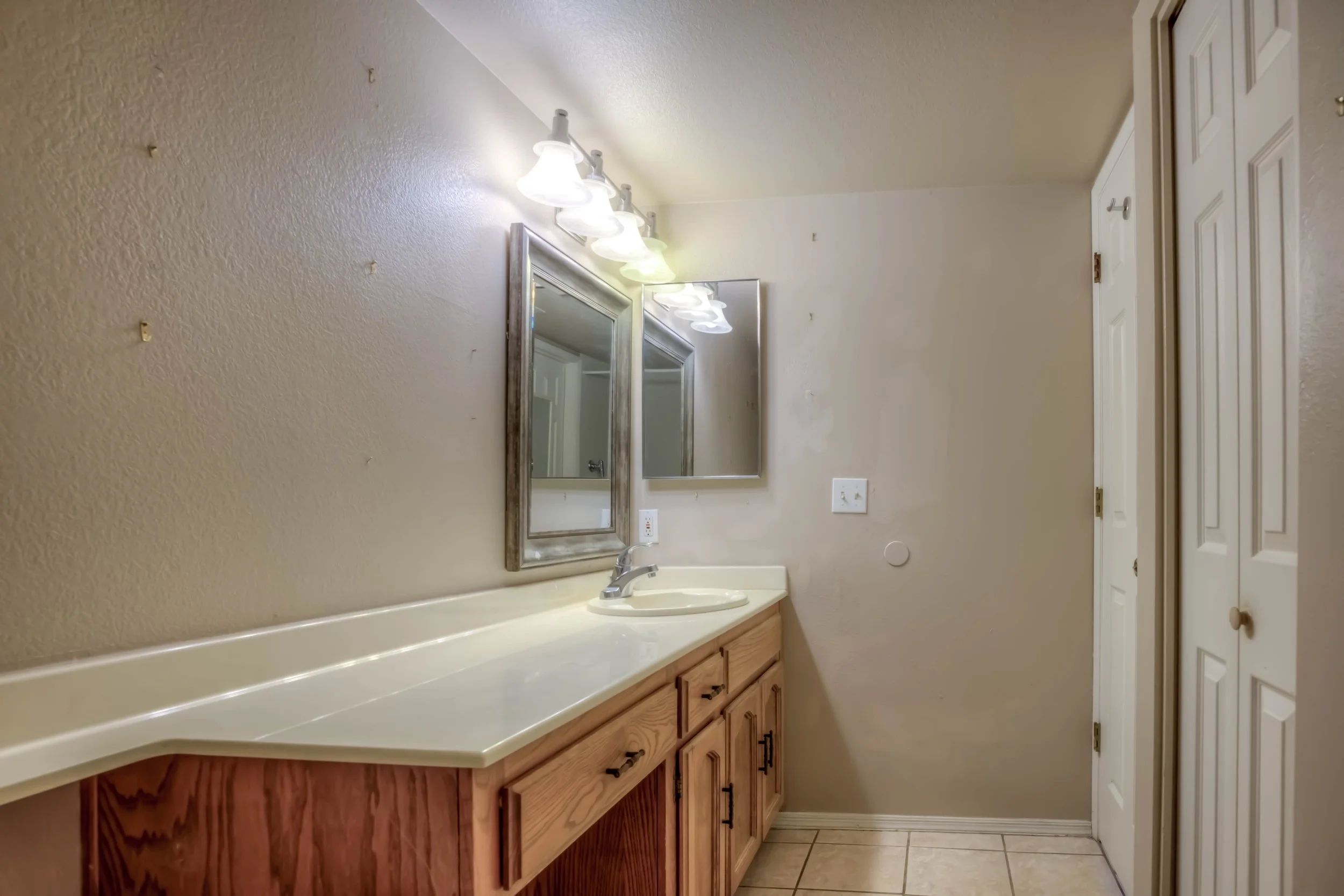 15 Bathroom photo a.jpg