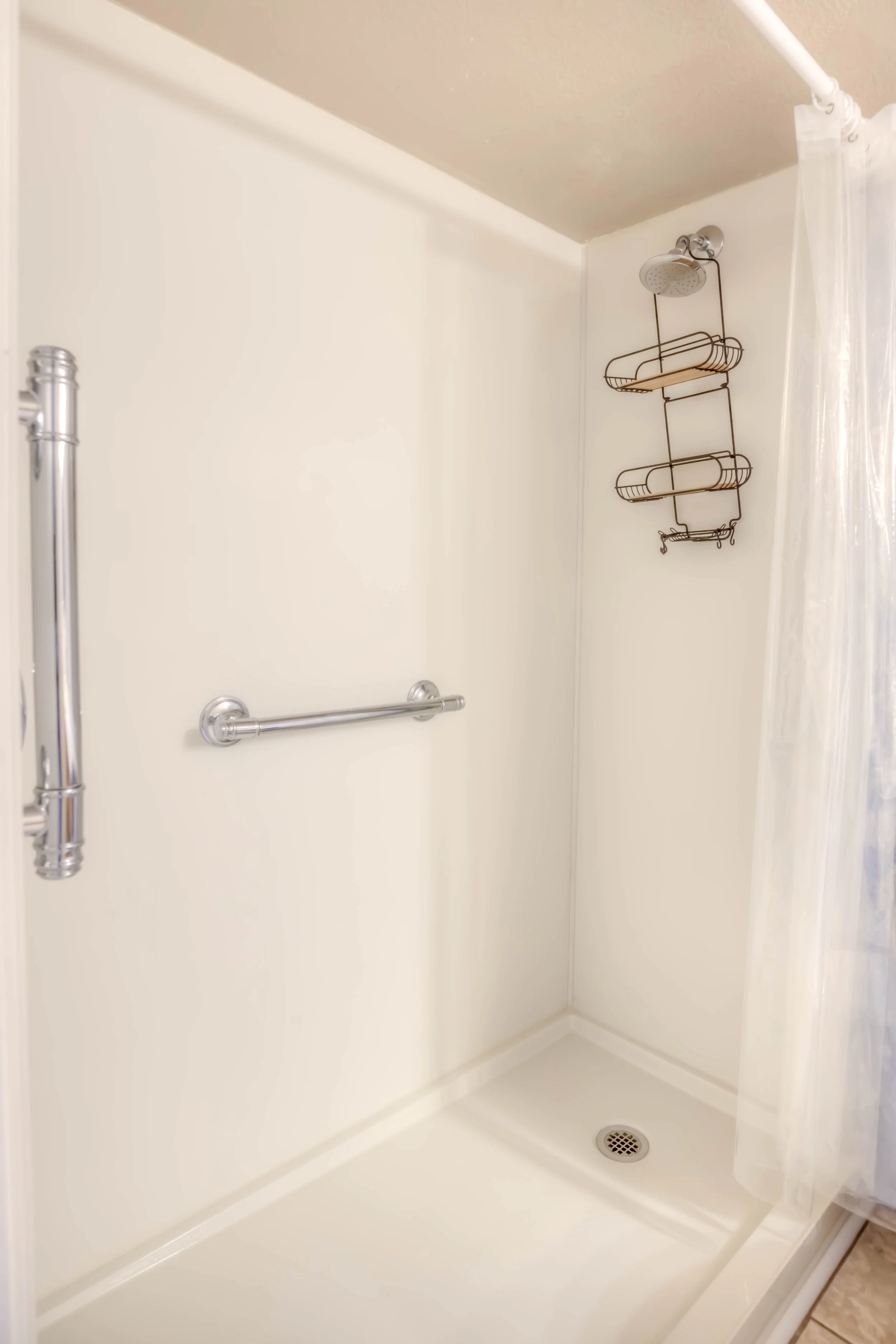 16 Bathroom photo b.jpg