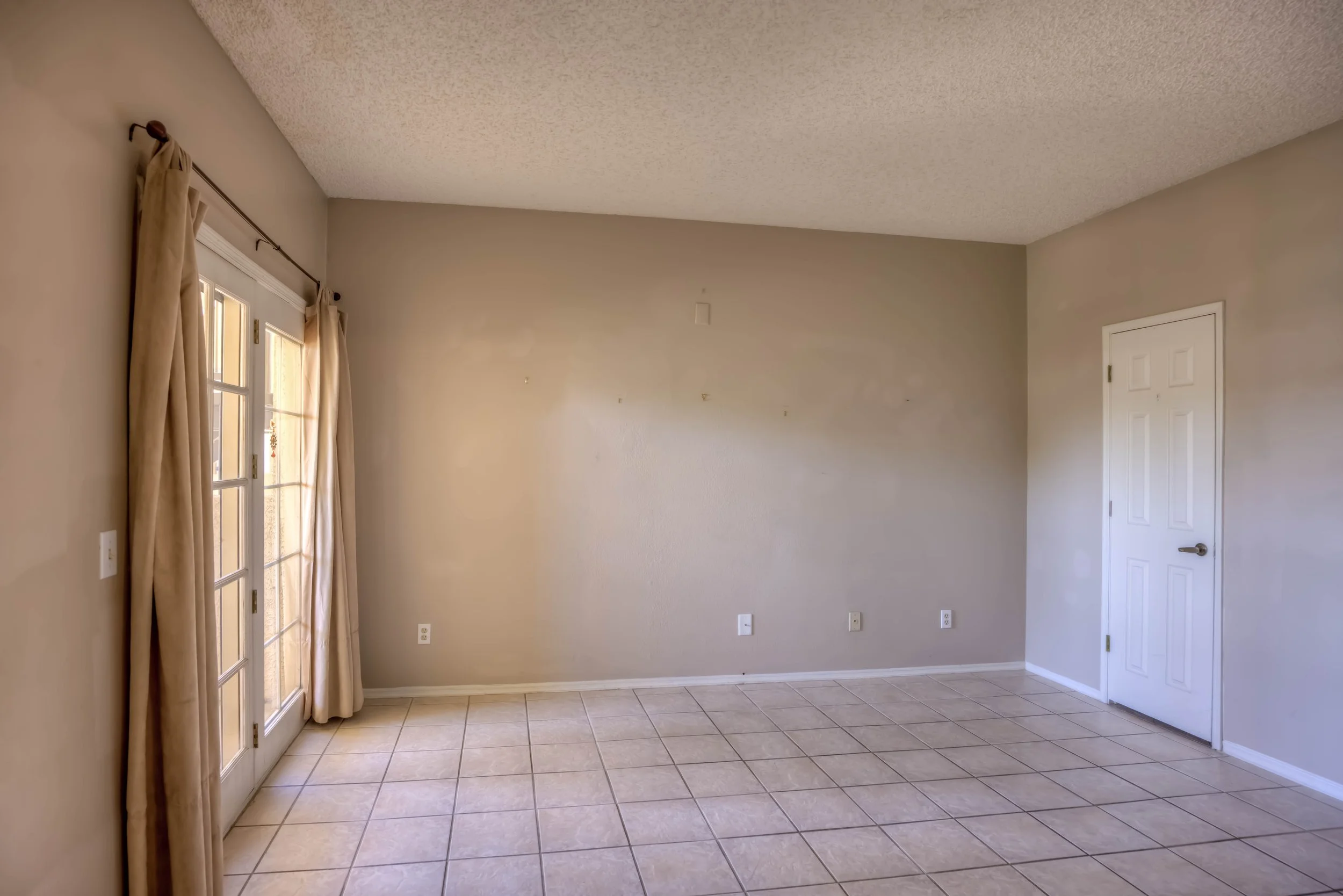 18 Bedroom photo a.jpg