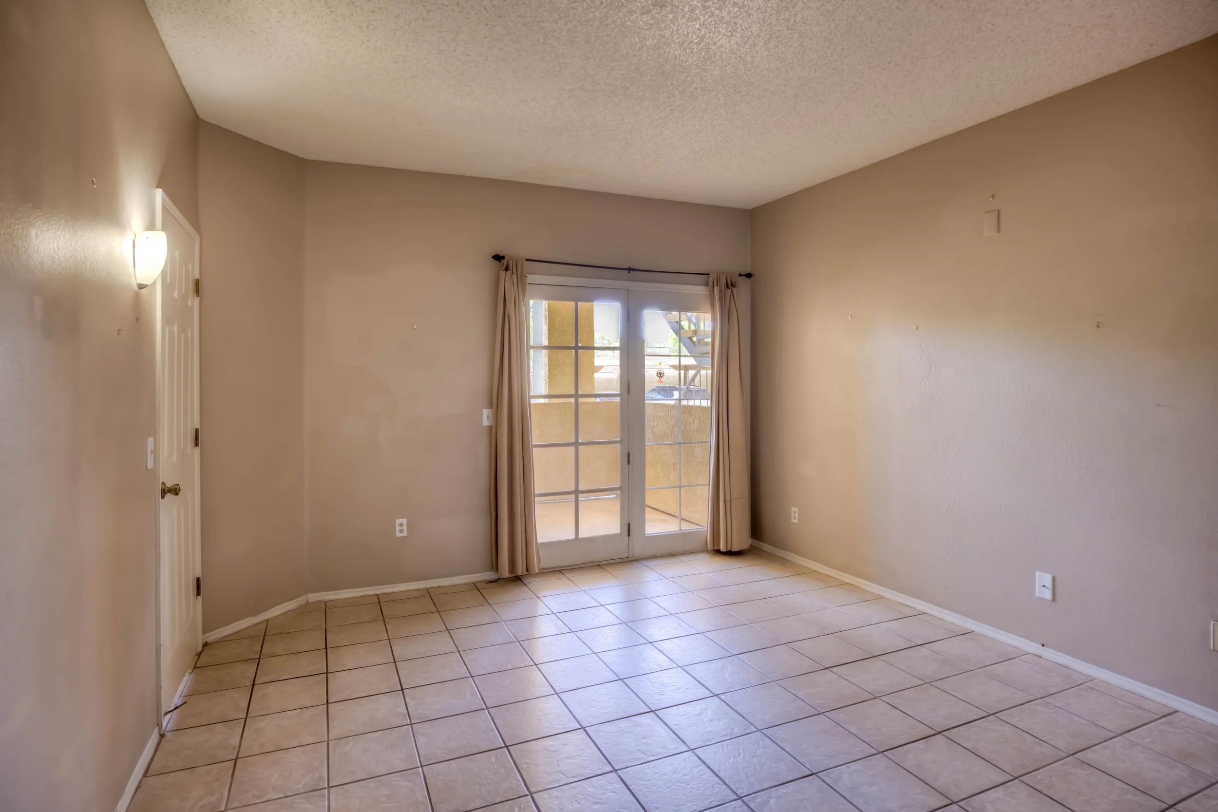 19 Bedroom photo b.jpg