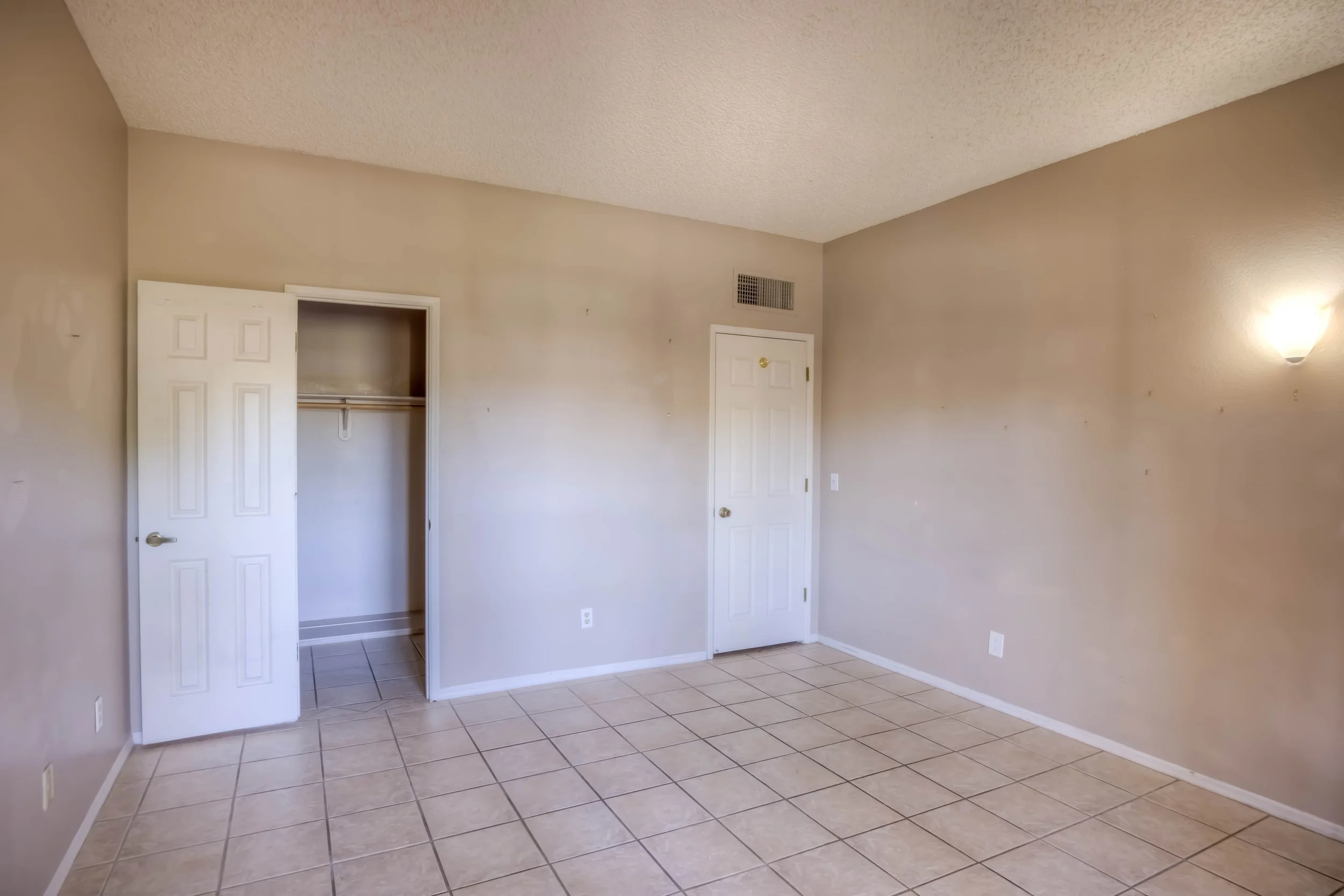 20 Bedroom photo c.jpg