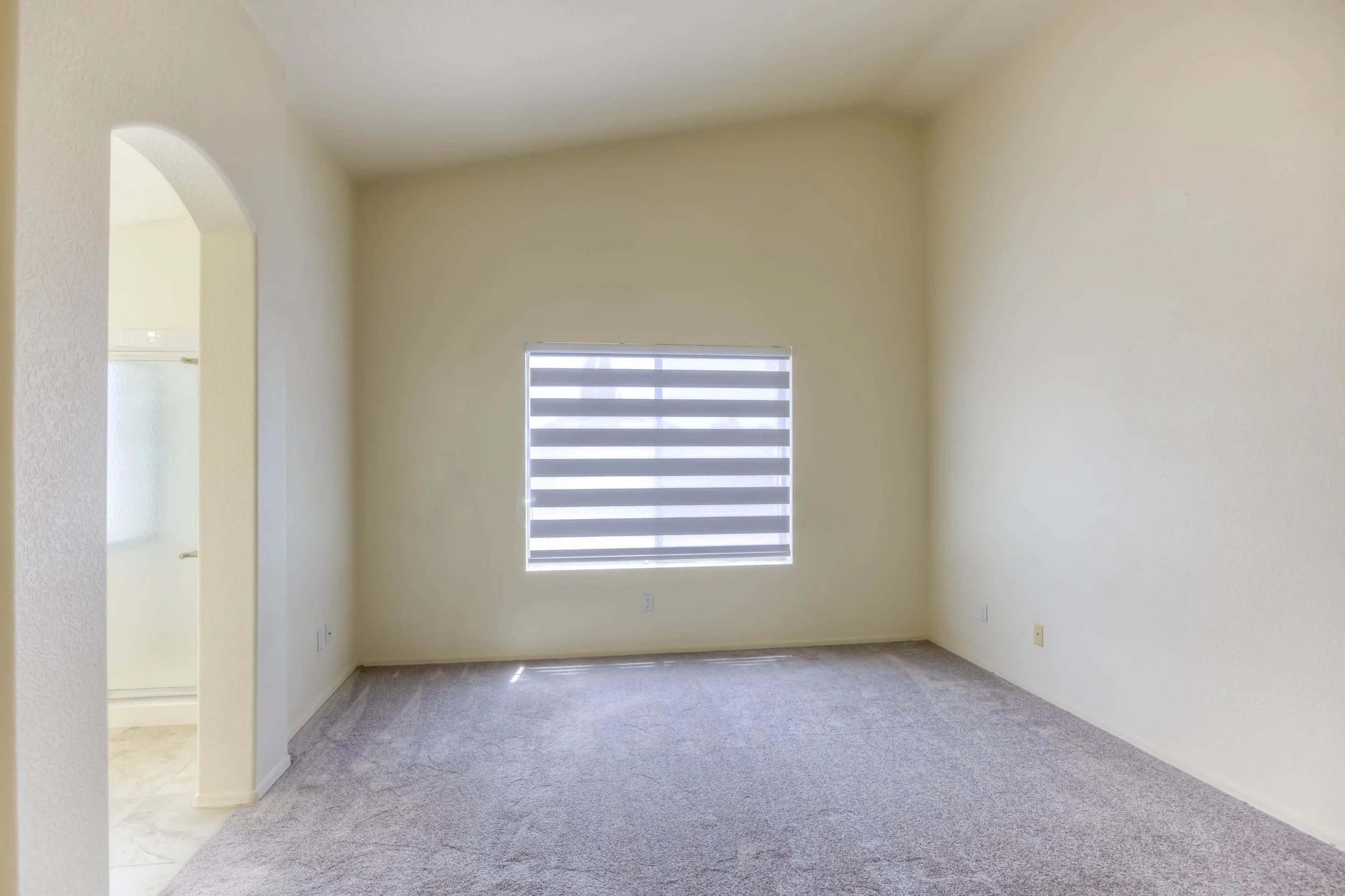 17 Main Bedroom photo a.jpg