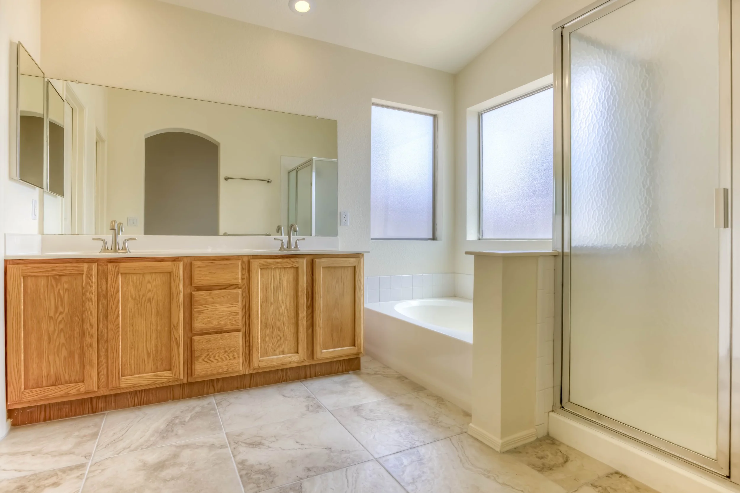 19 Main Bathroom.jpg