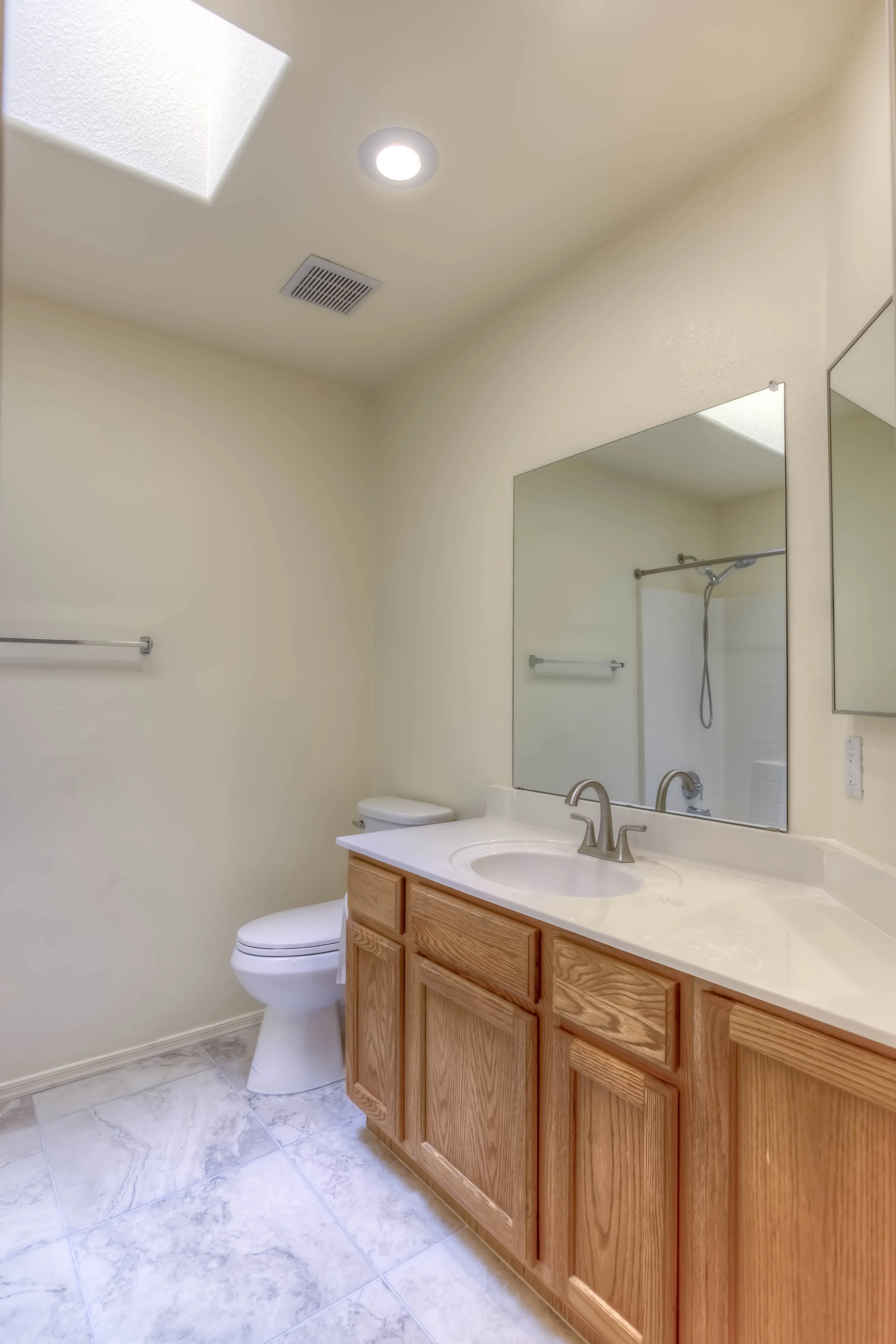 21 Bathroom photo a.jpg