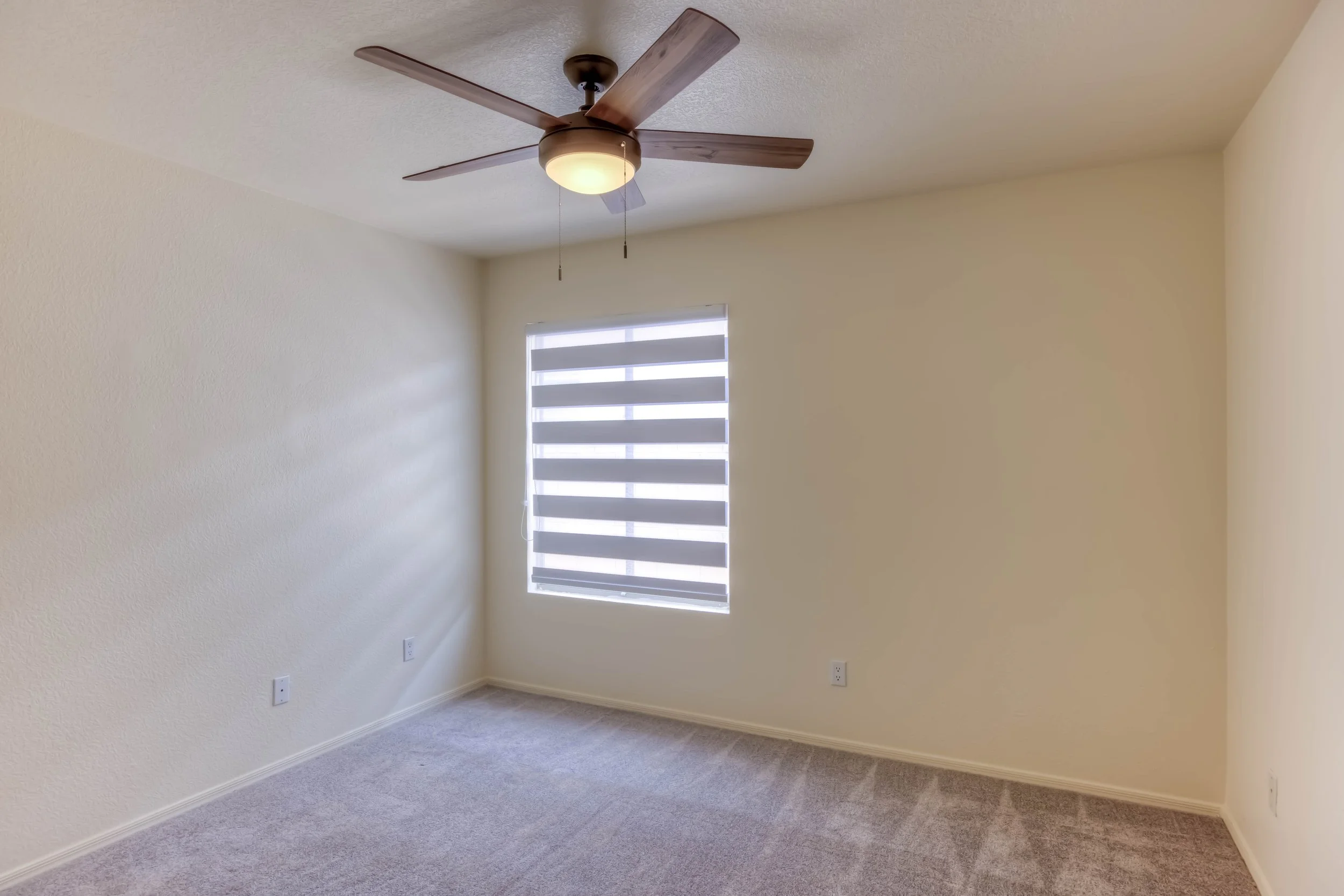 24 Bedroom 1 photo a.jpg