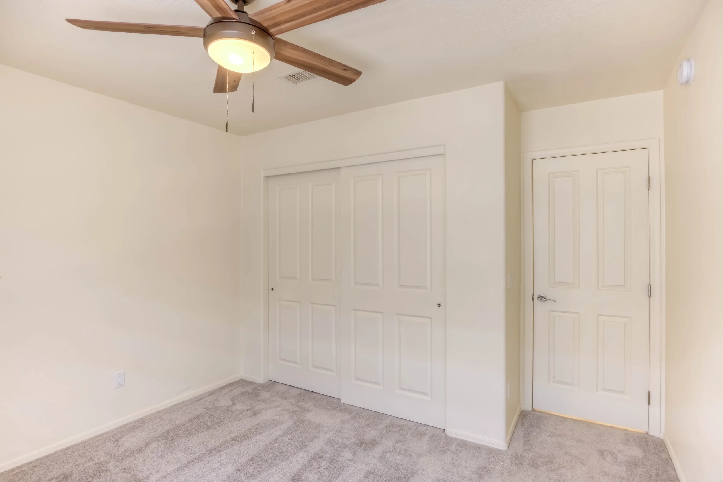 25 Bedroom 1 photo b.jpg