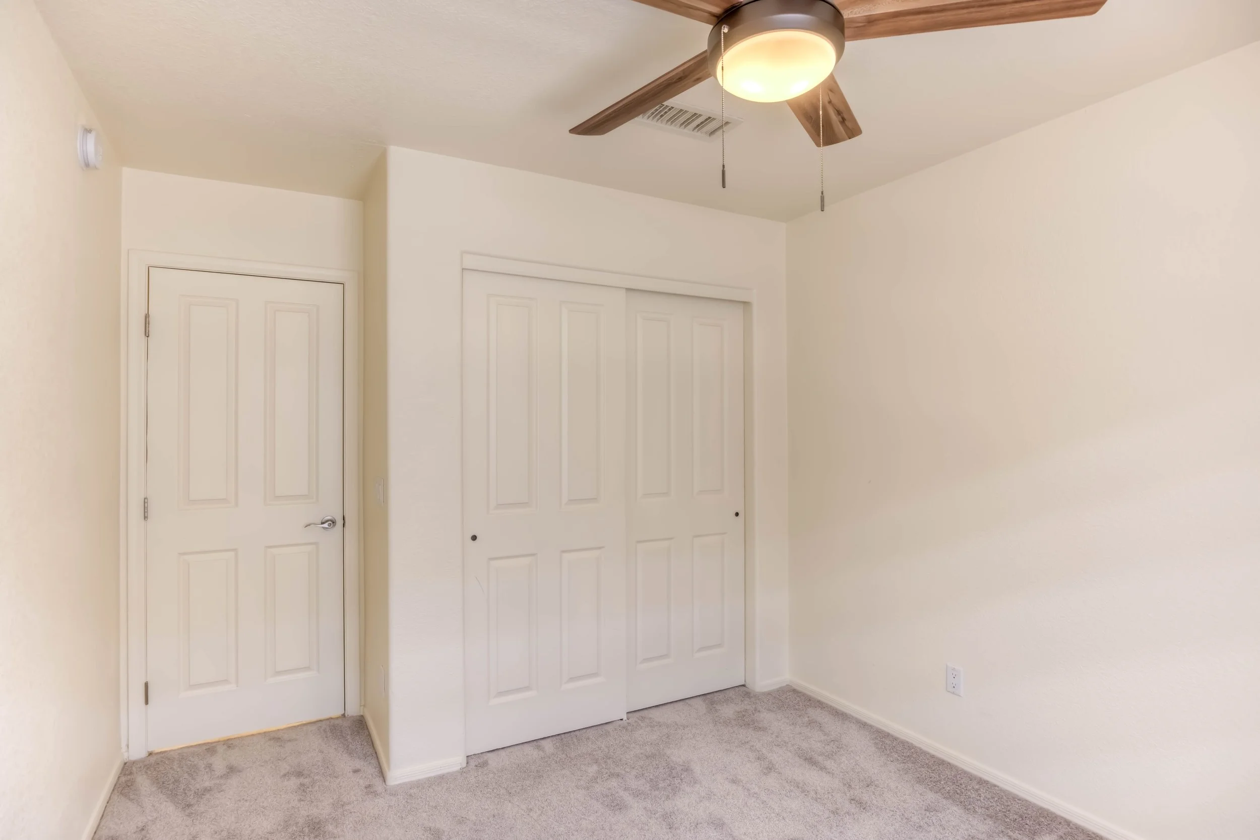 27 Bedroom 2 photo b.jpg