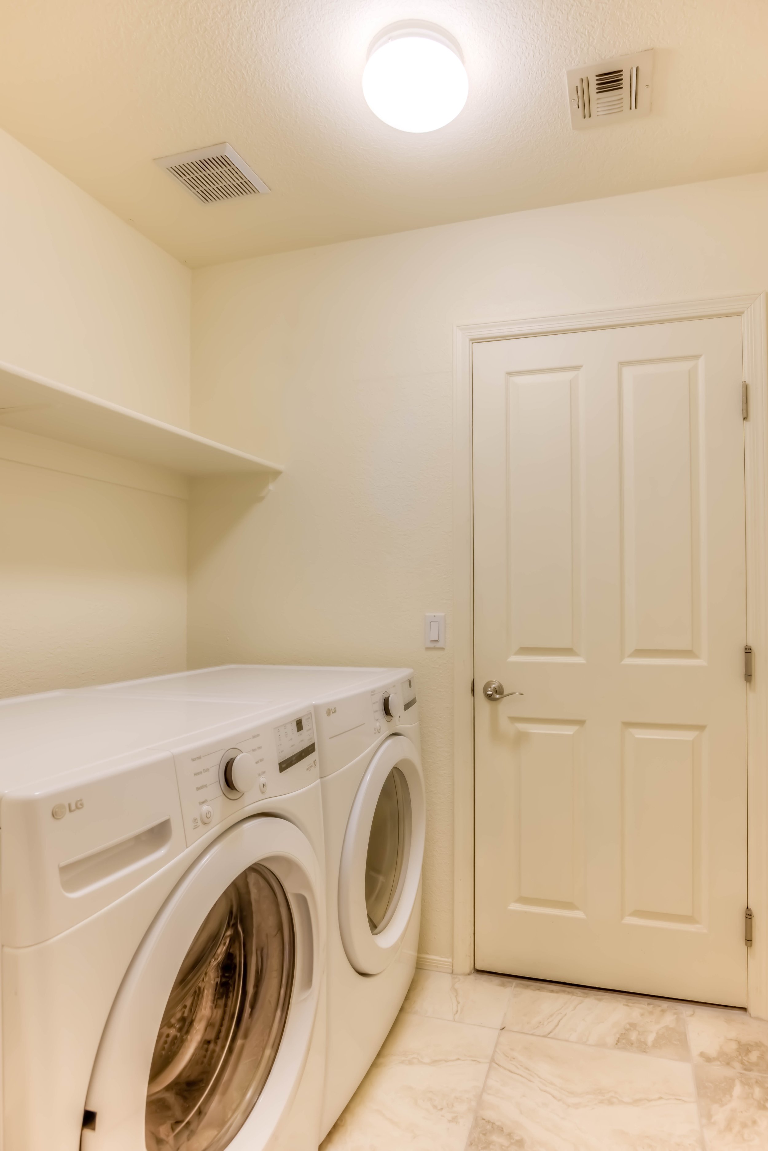 28 Laundry Room.jpg