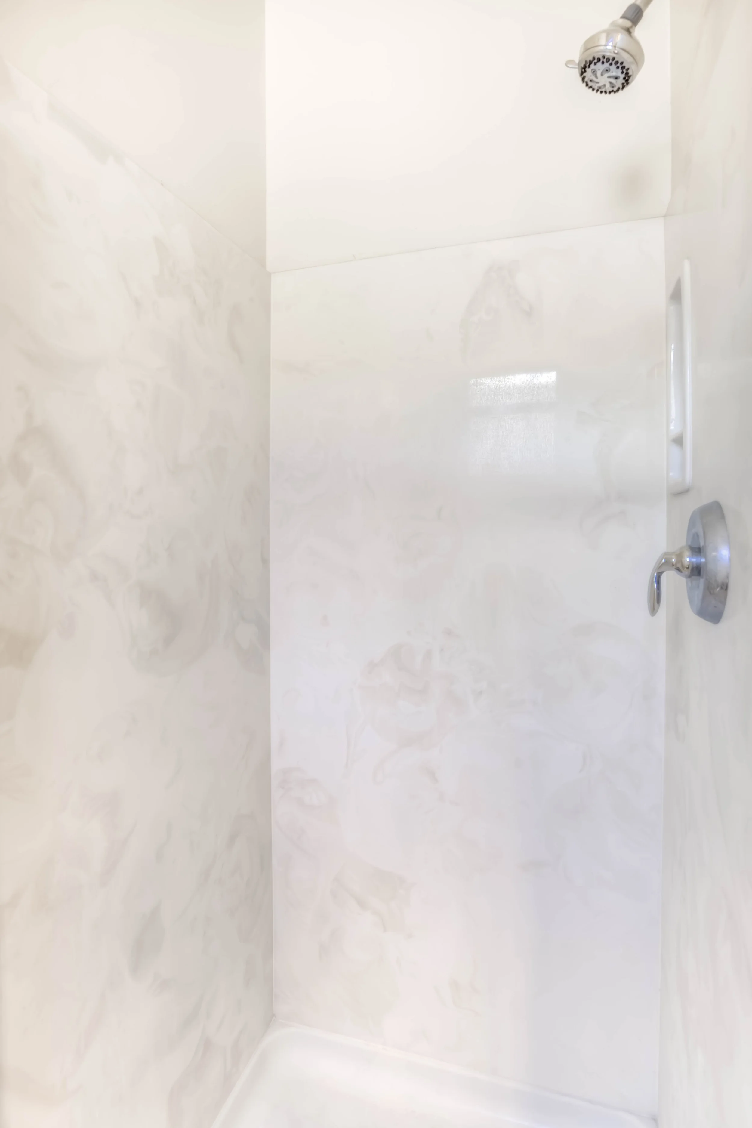 8 Bathroom 1 photo b.jpg