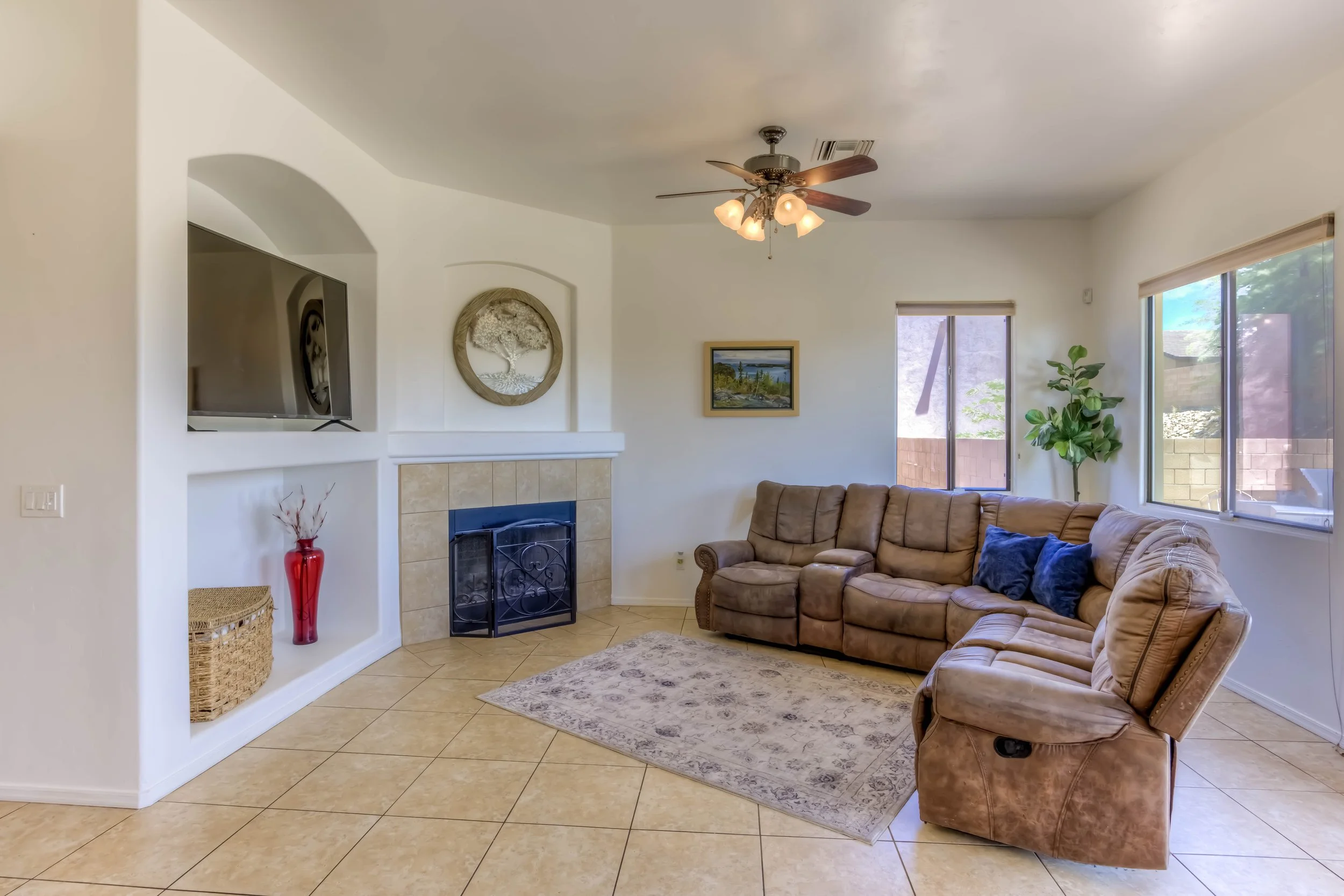 16 Family Room photo b.jpg