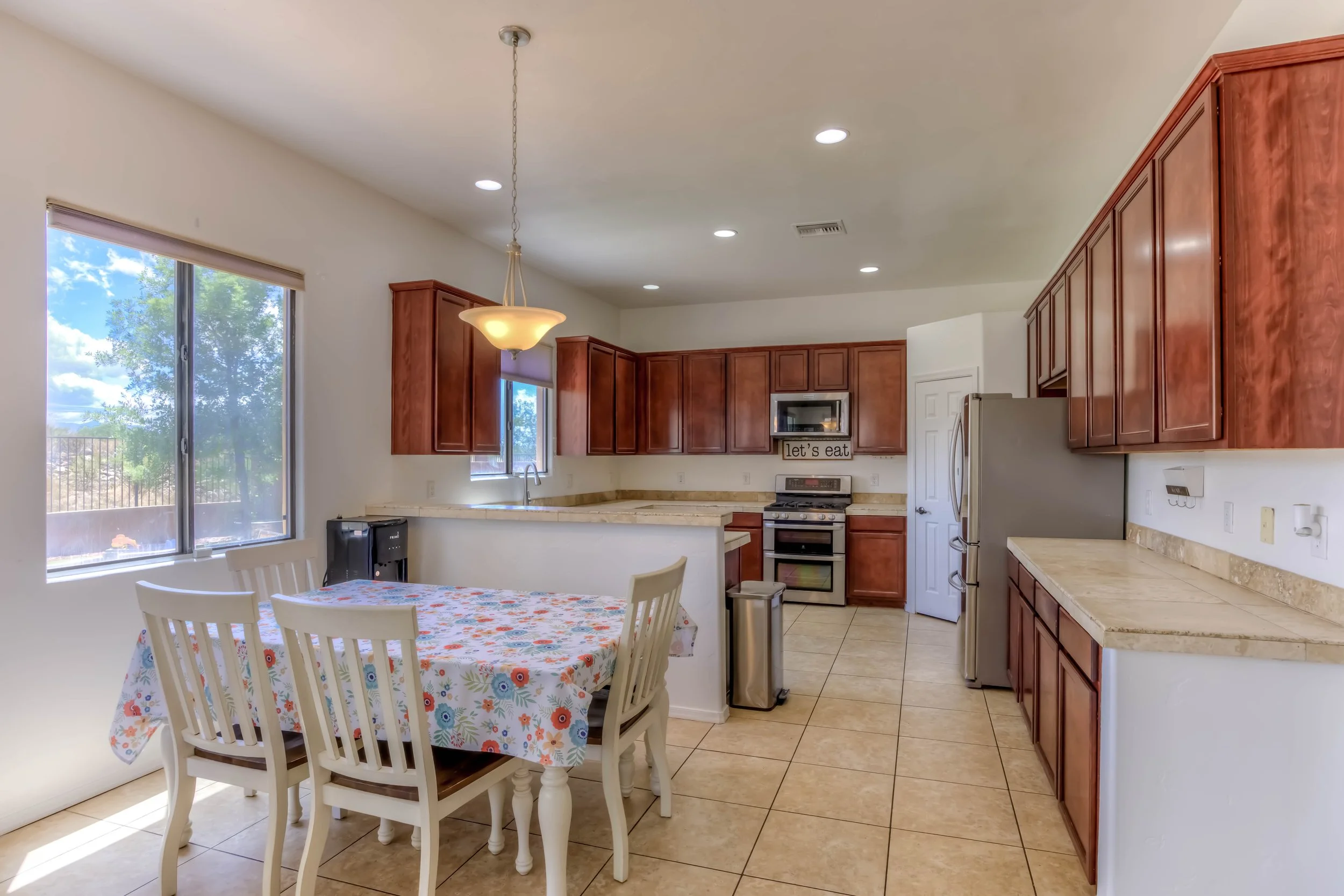 18 Kitchen photo a.jpg