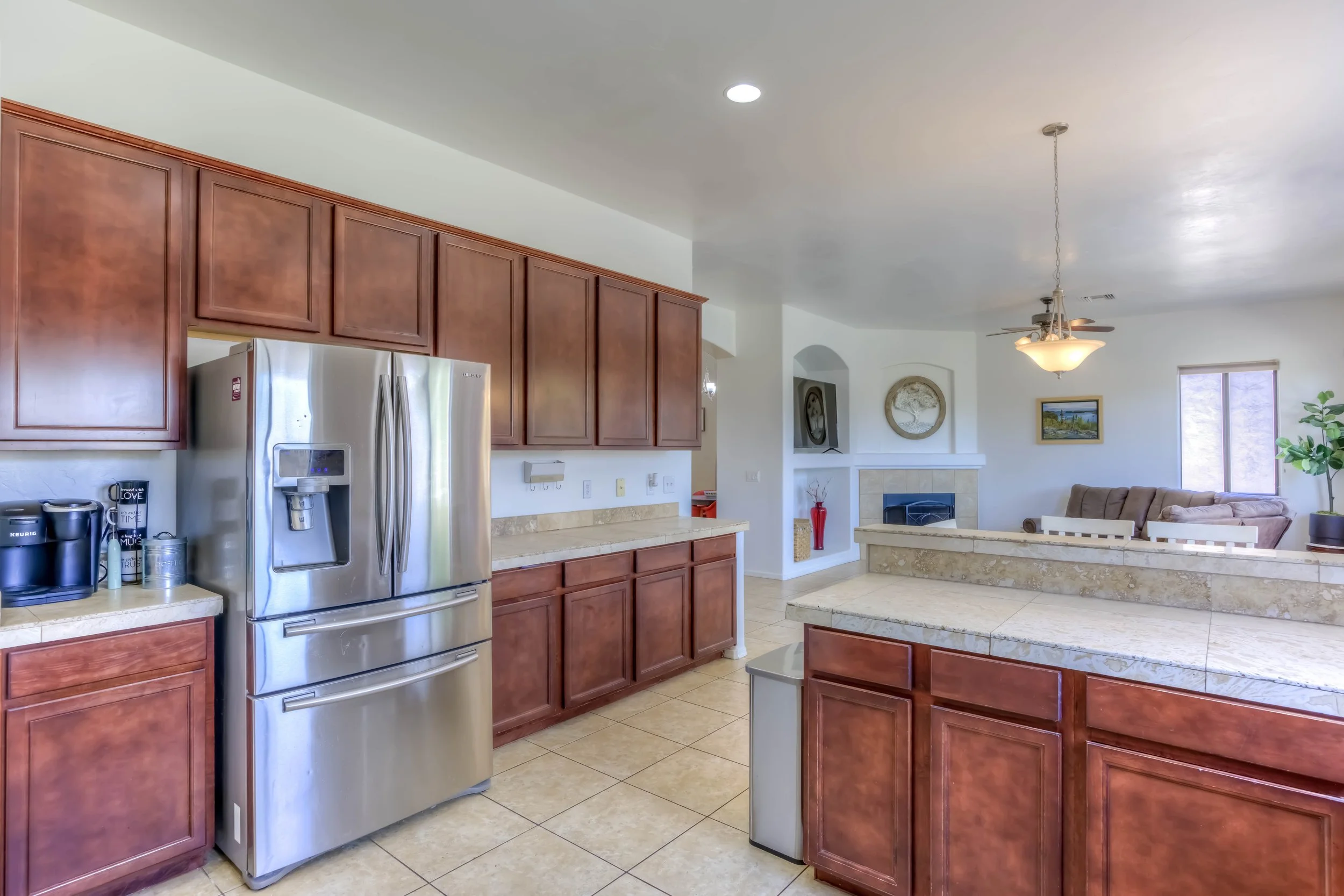 19 Kitchen photo b.jpg