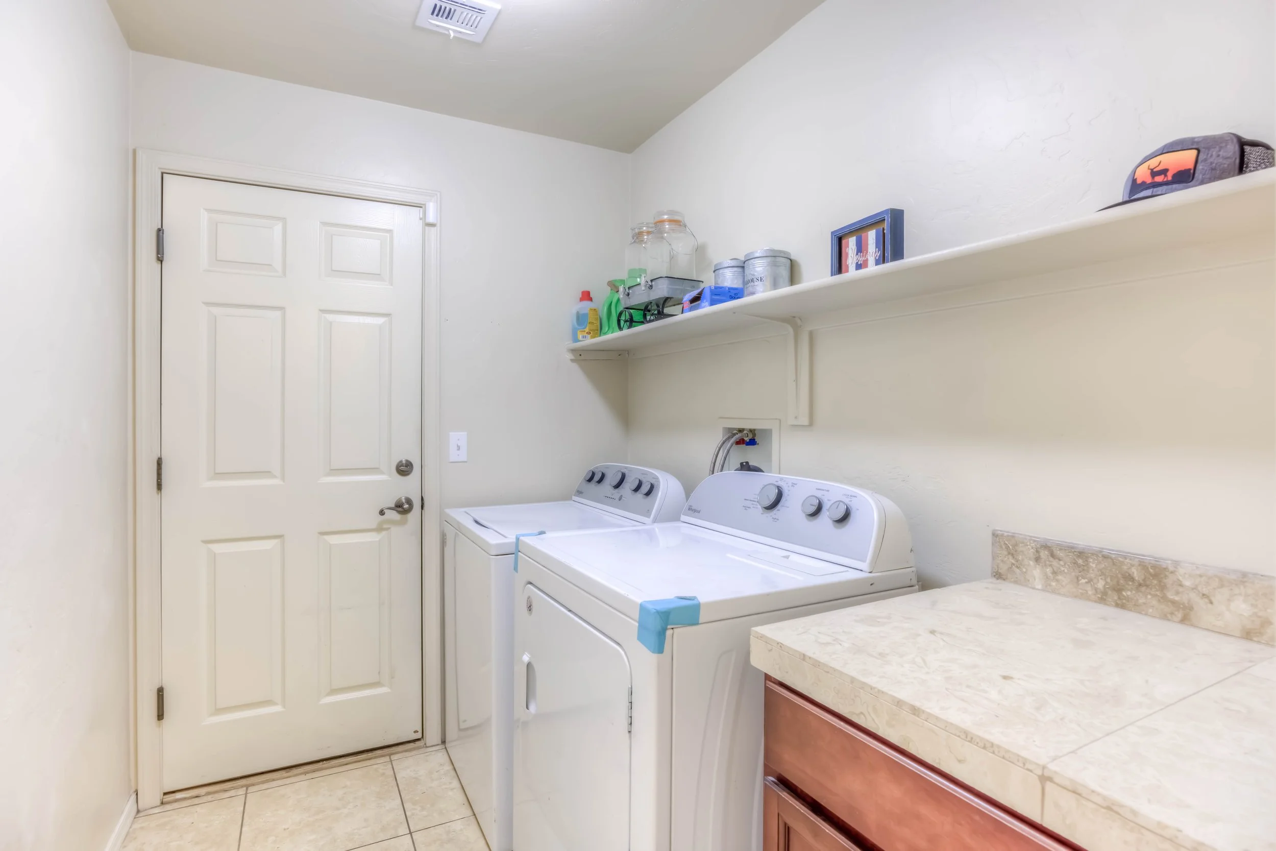 22 Laundry Room.jpg